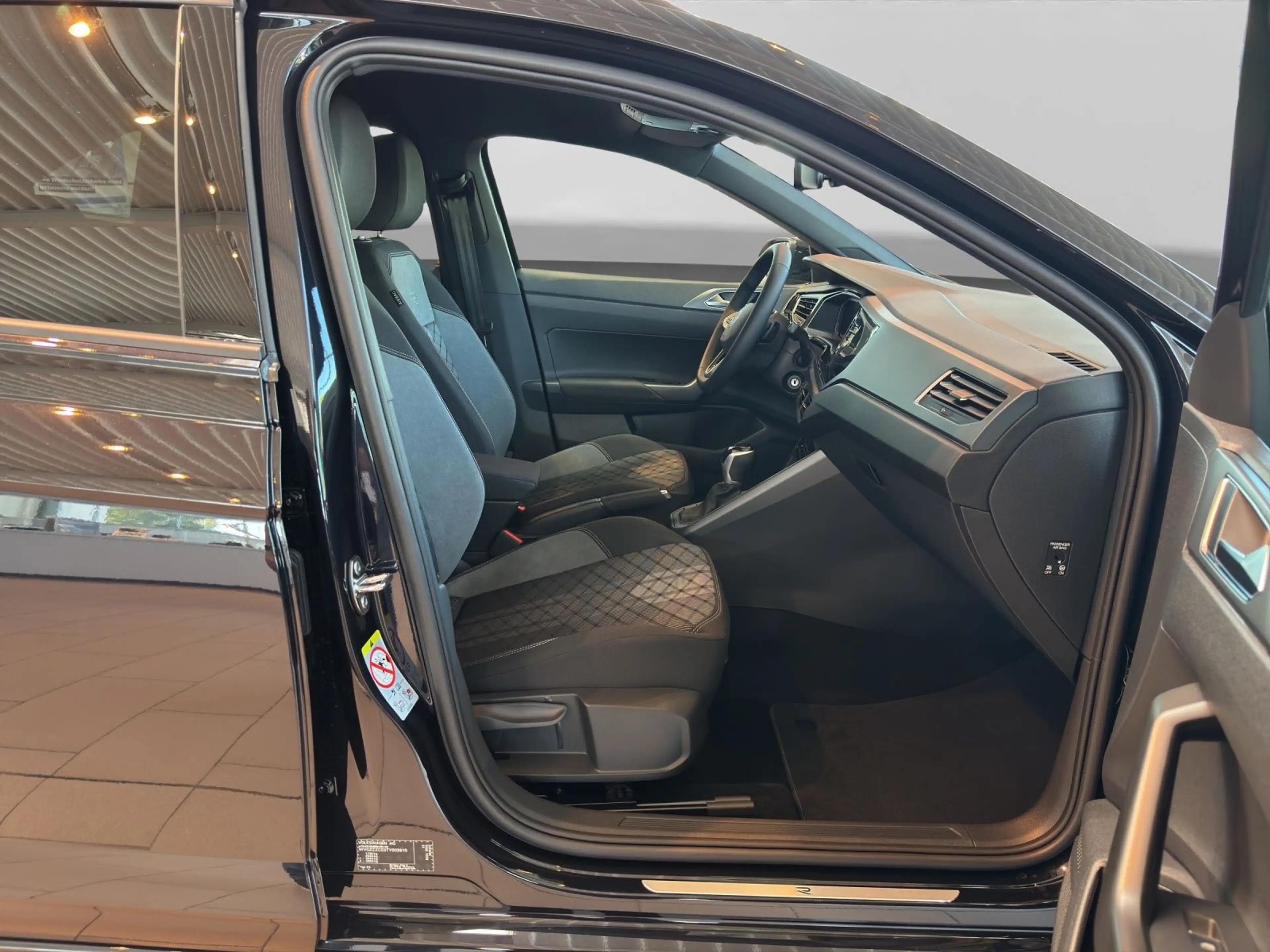 Volkswagen Taigo 1.0 TSI DSG R-LINE MATRIX-LED REAR VIEW GJ — photo 4