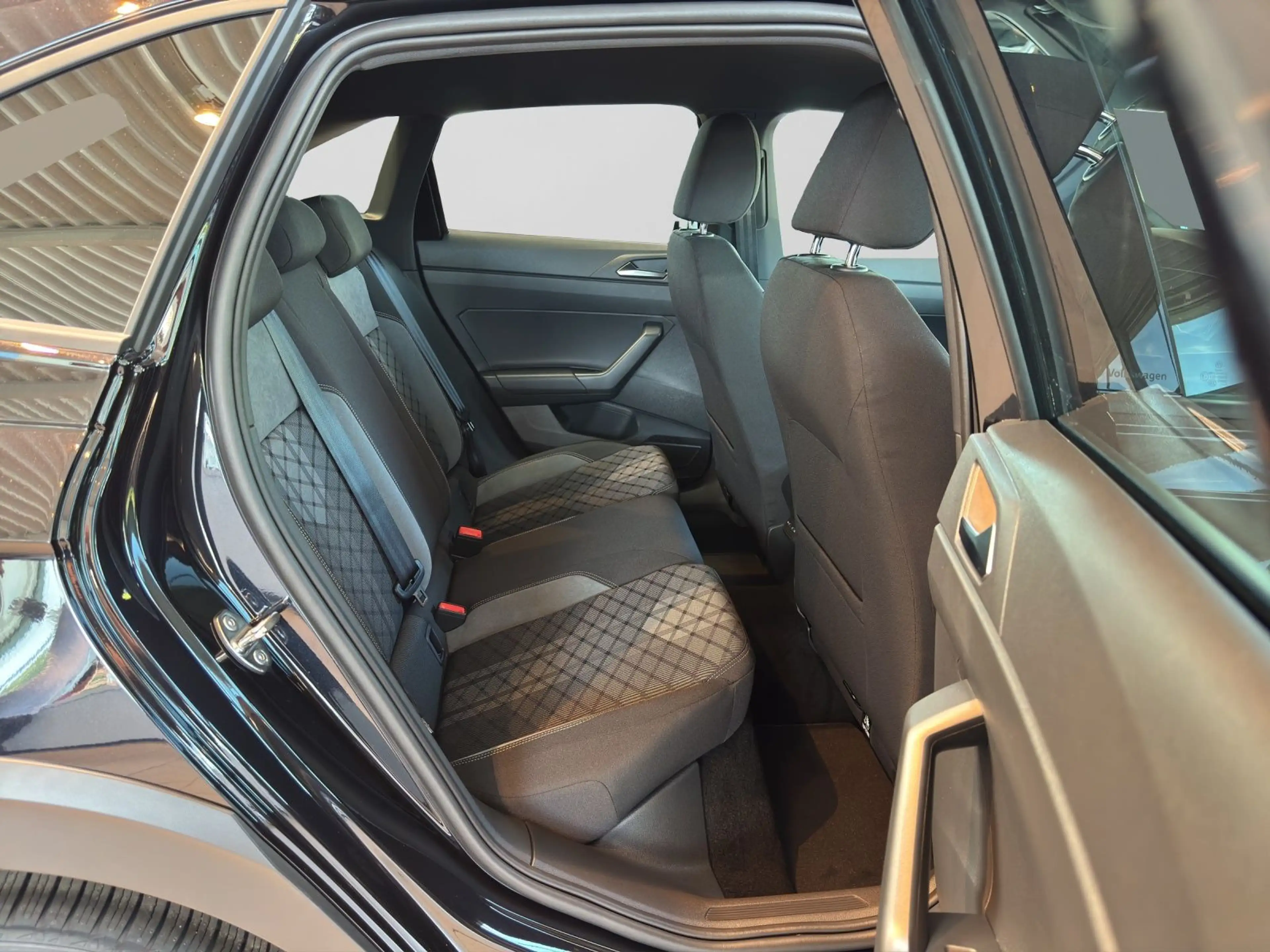 Volkswagen Taigo 1.0 TSI DSG R-LINE MATRIX-LED REAR VIEW GJ — photo 6