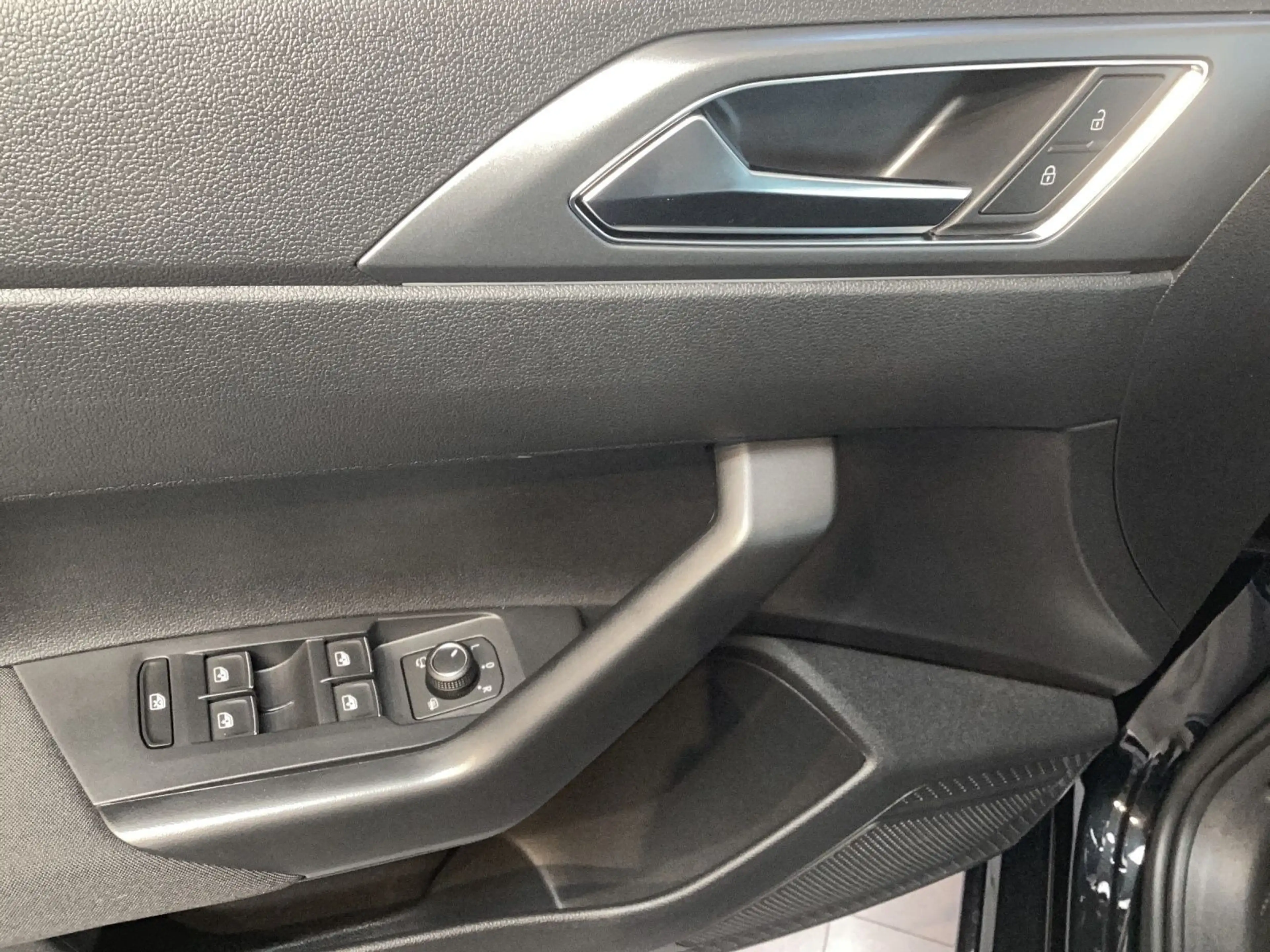 Volkswagen Taigo 1.0 TSI DSG R-LINE MATRIX-LED REAR VIEW GJ — photo 8