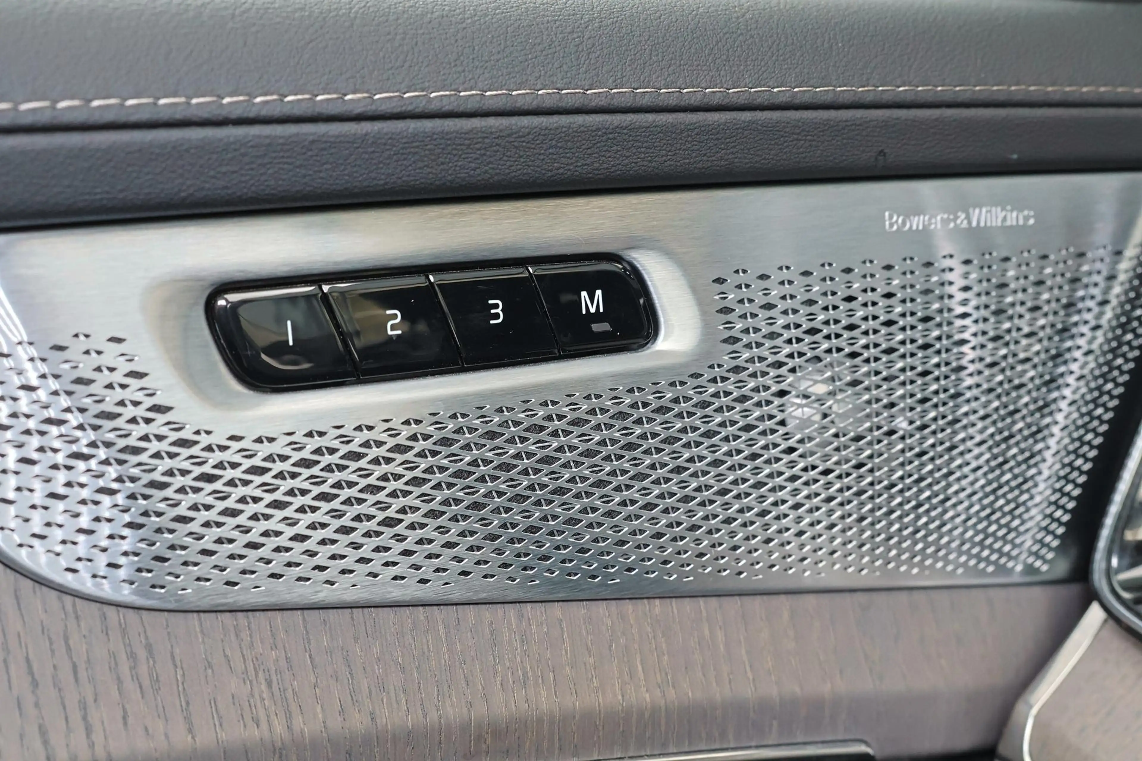 Volvo XC90 T8 Recharge AWD Ultra Dark - Luchtvering - Panoram — photo 12
