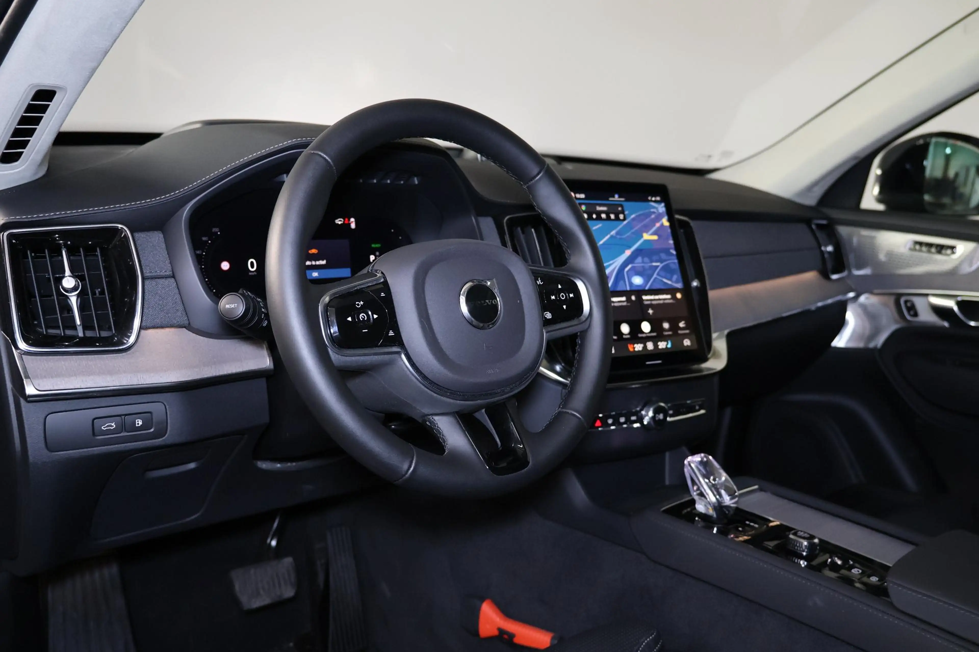 Volvo XC90 T8 Recharge AWD Ultra Dark - Luchtvering - Panoram — photo 15