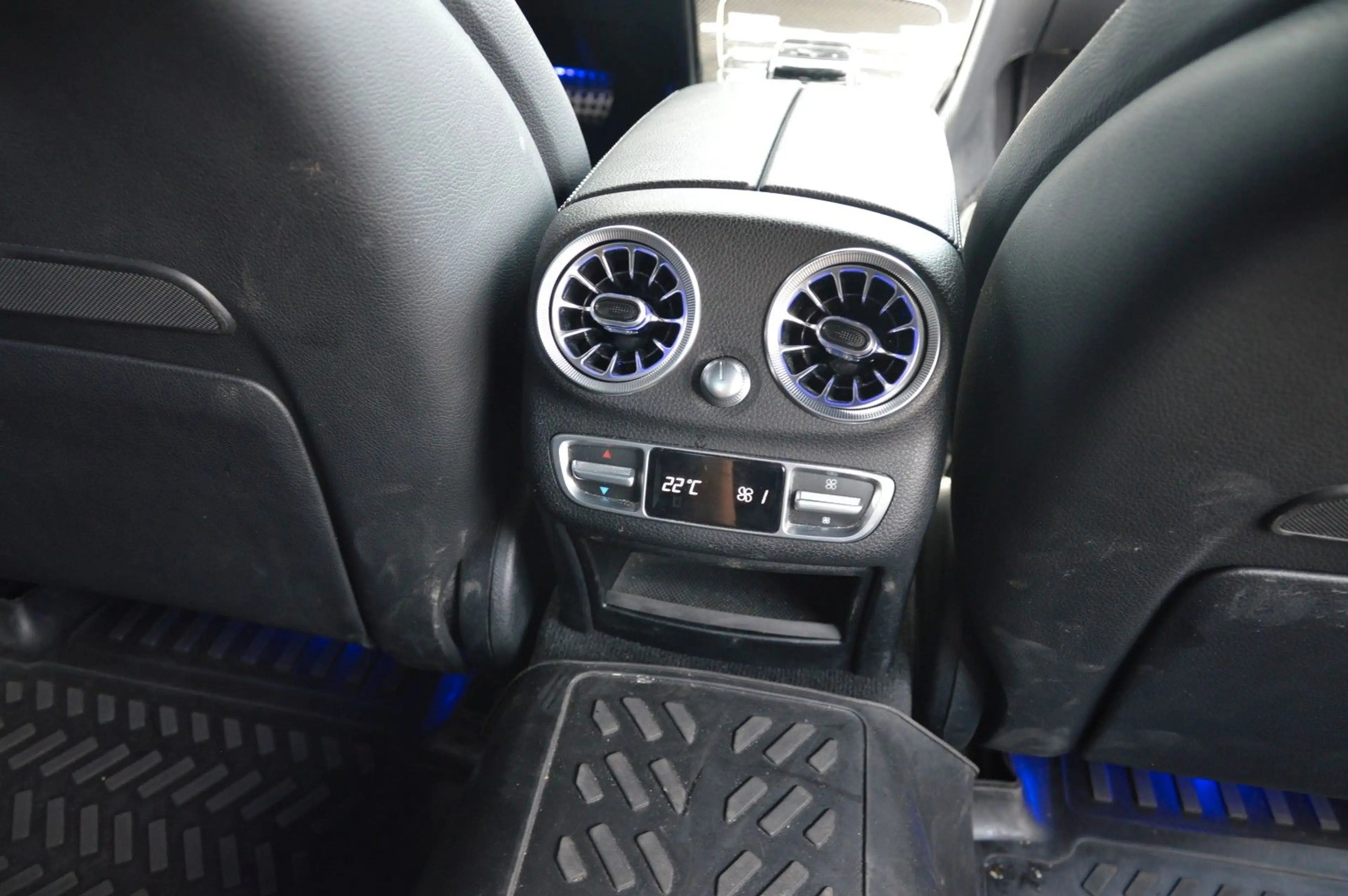 Mercedes-Benz C 43 AMG COMAND*NIGHT*BURM*CARBON*360*SP.-ABGAS* — photo 12