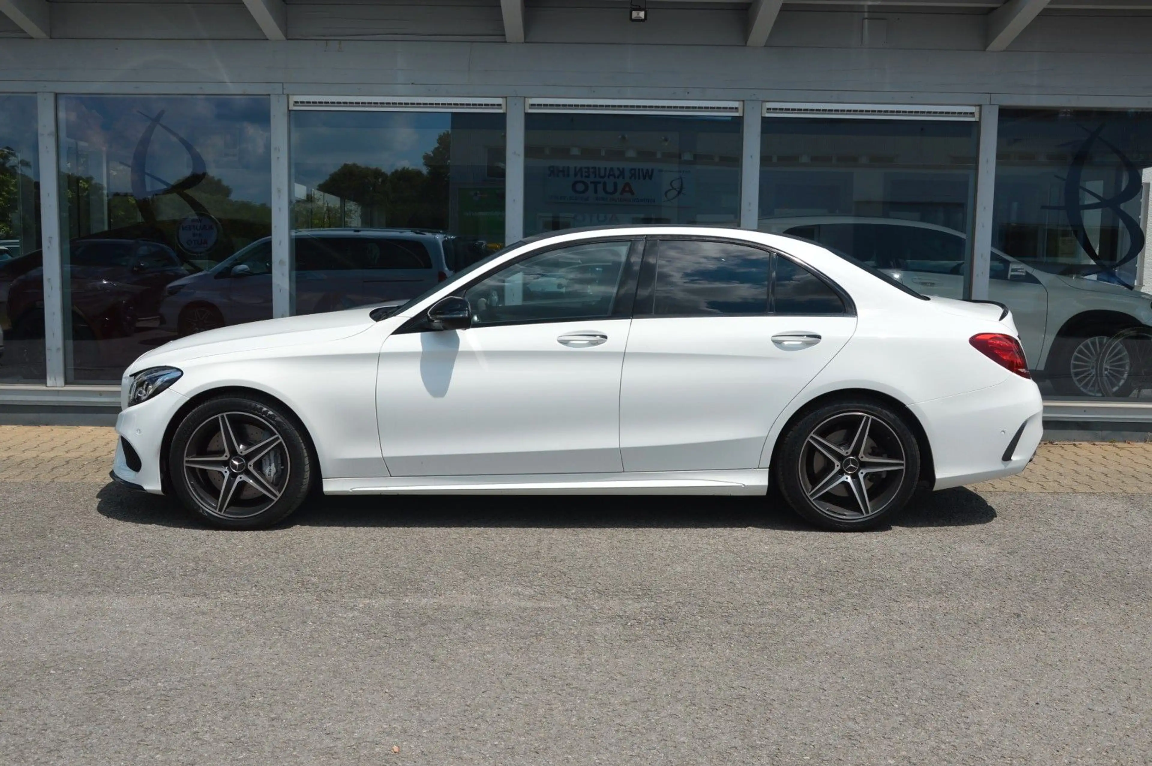 Mercedes-Benz C 43 AMG COMAND*NIGHT*BURM*CARBON*360*SP.-ABGAS* — photo 2