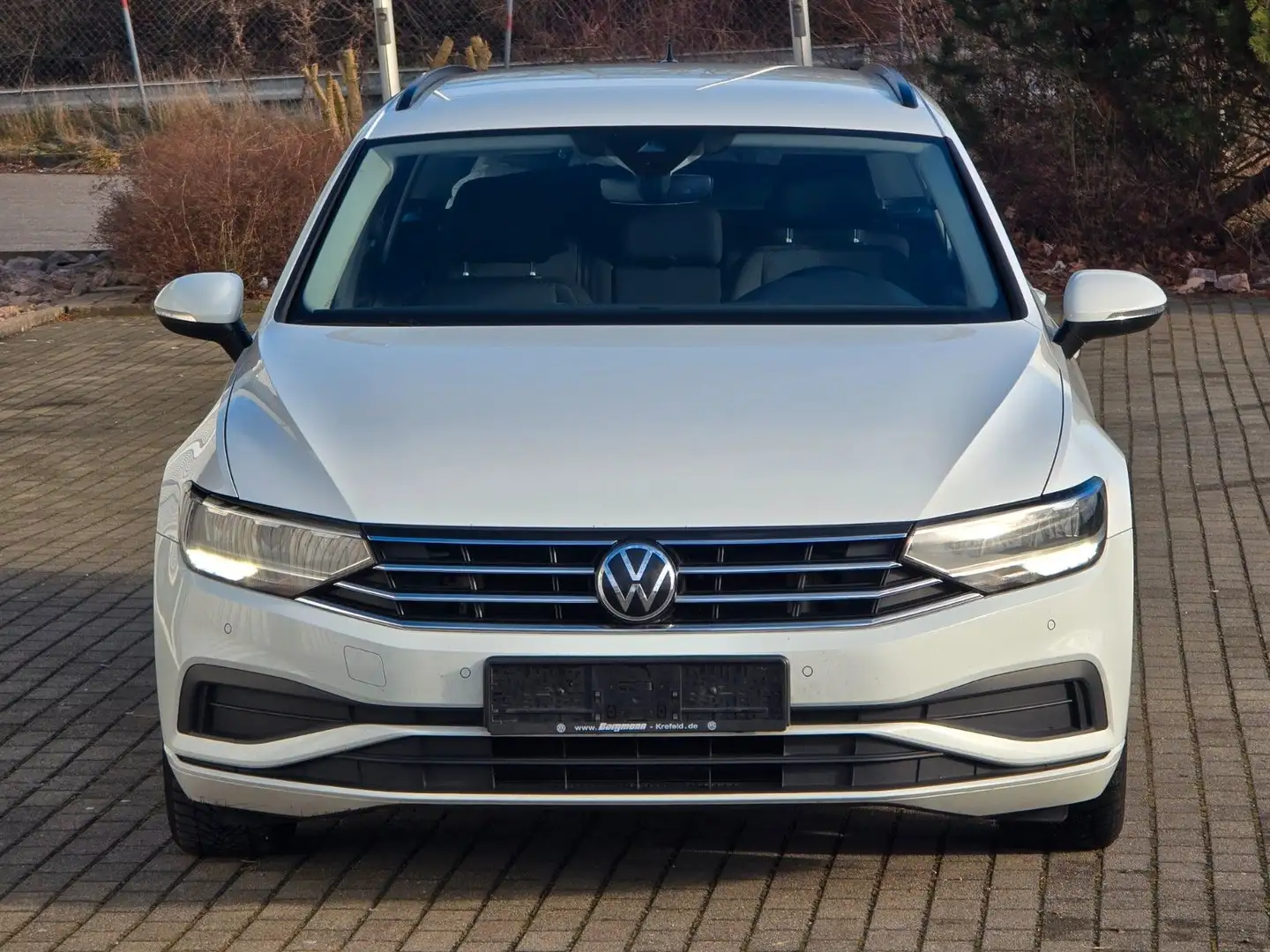 Volkswagen Passat 1.5TSI Conceptline/NAVI/LED/LANE/KAMERA Weiß - 2