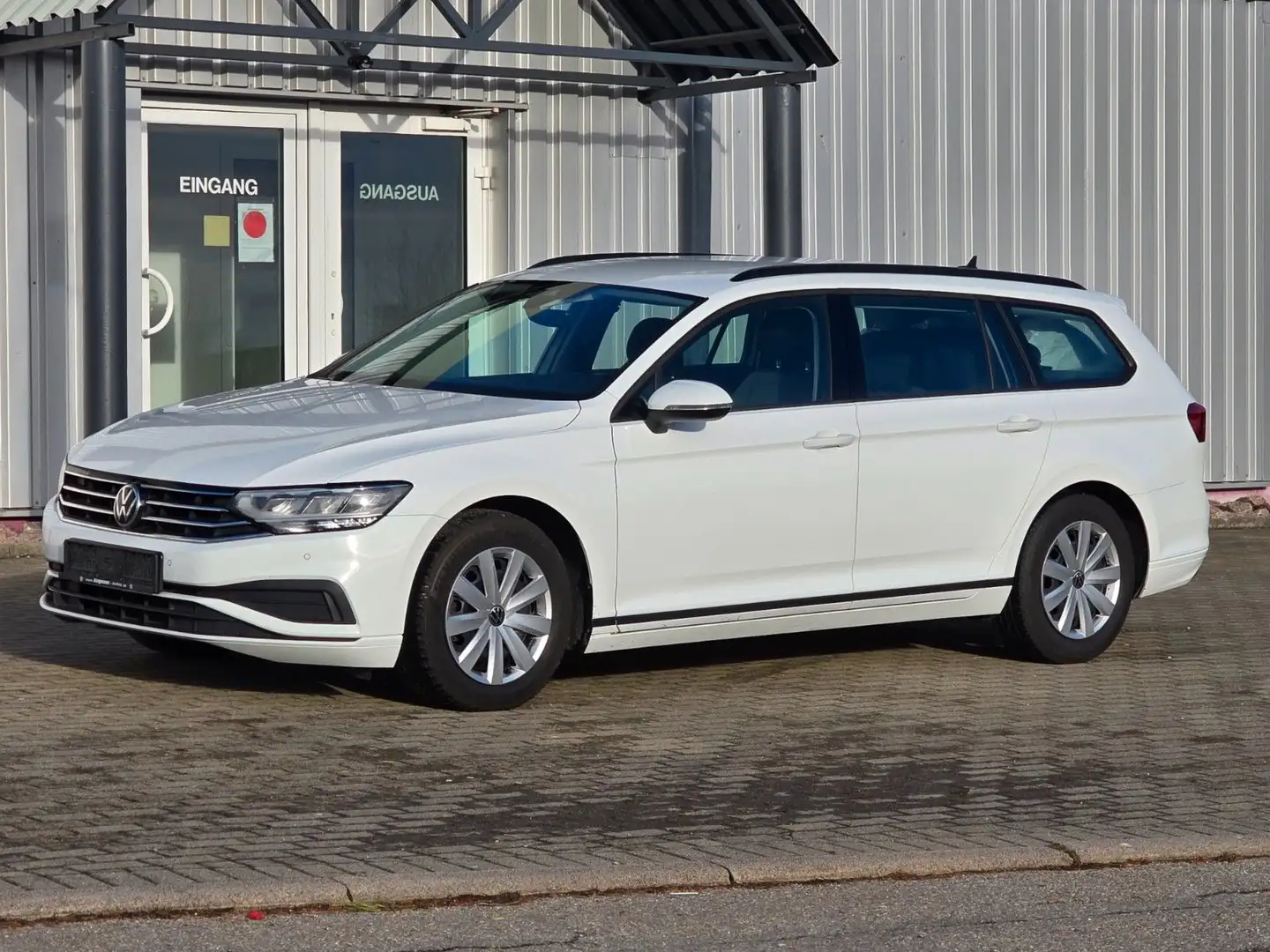 Volkswagen Passat 1.5TSI Conceptline/NAVI/LED/LANE/KAMERA Weiß - 1