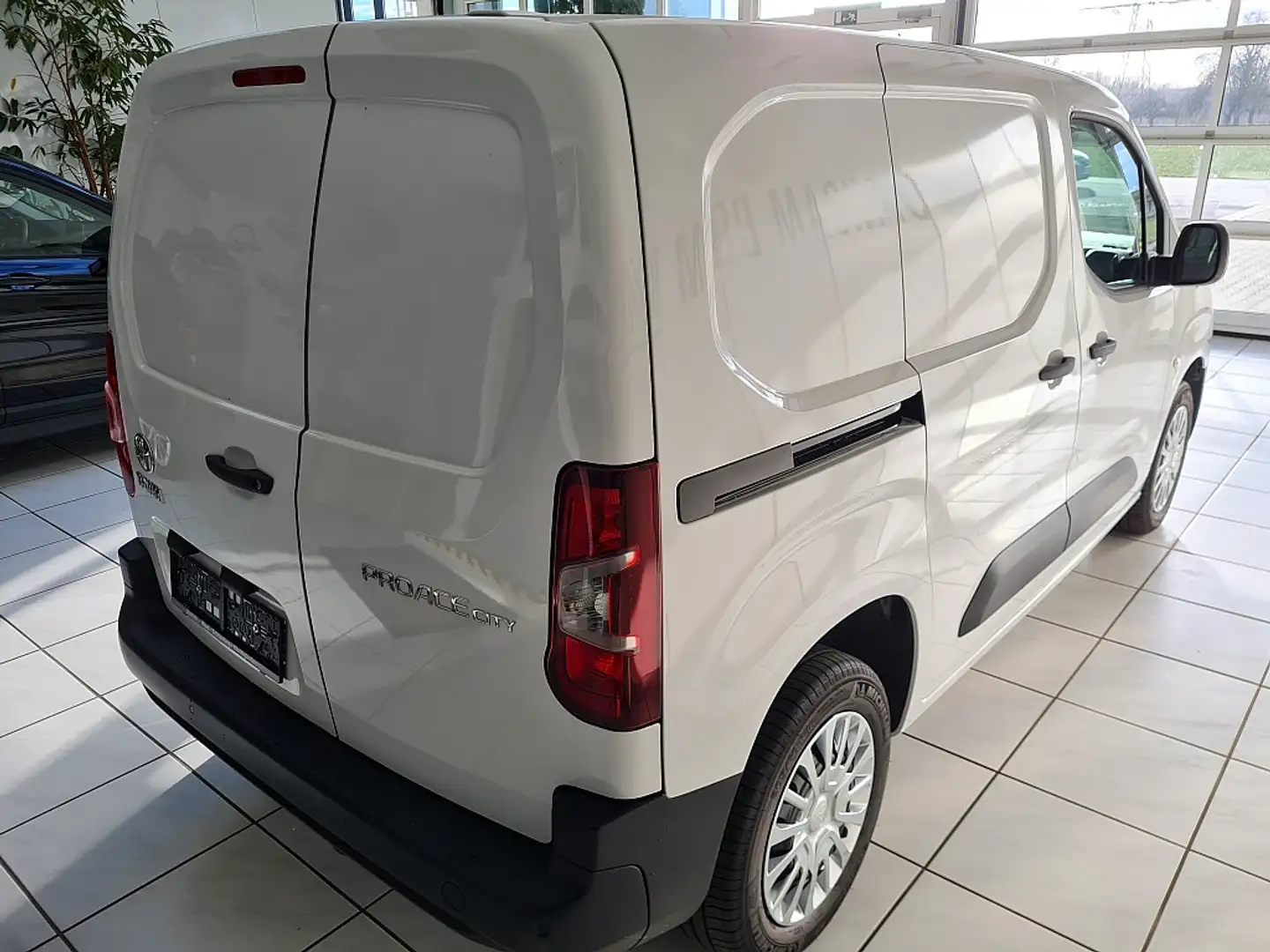 Toyota Proace Pro Ace City Kastenwagen 1,5 102 L1 Comfort AHK Weiß - 2