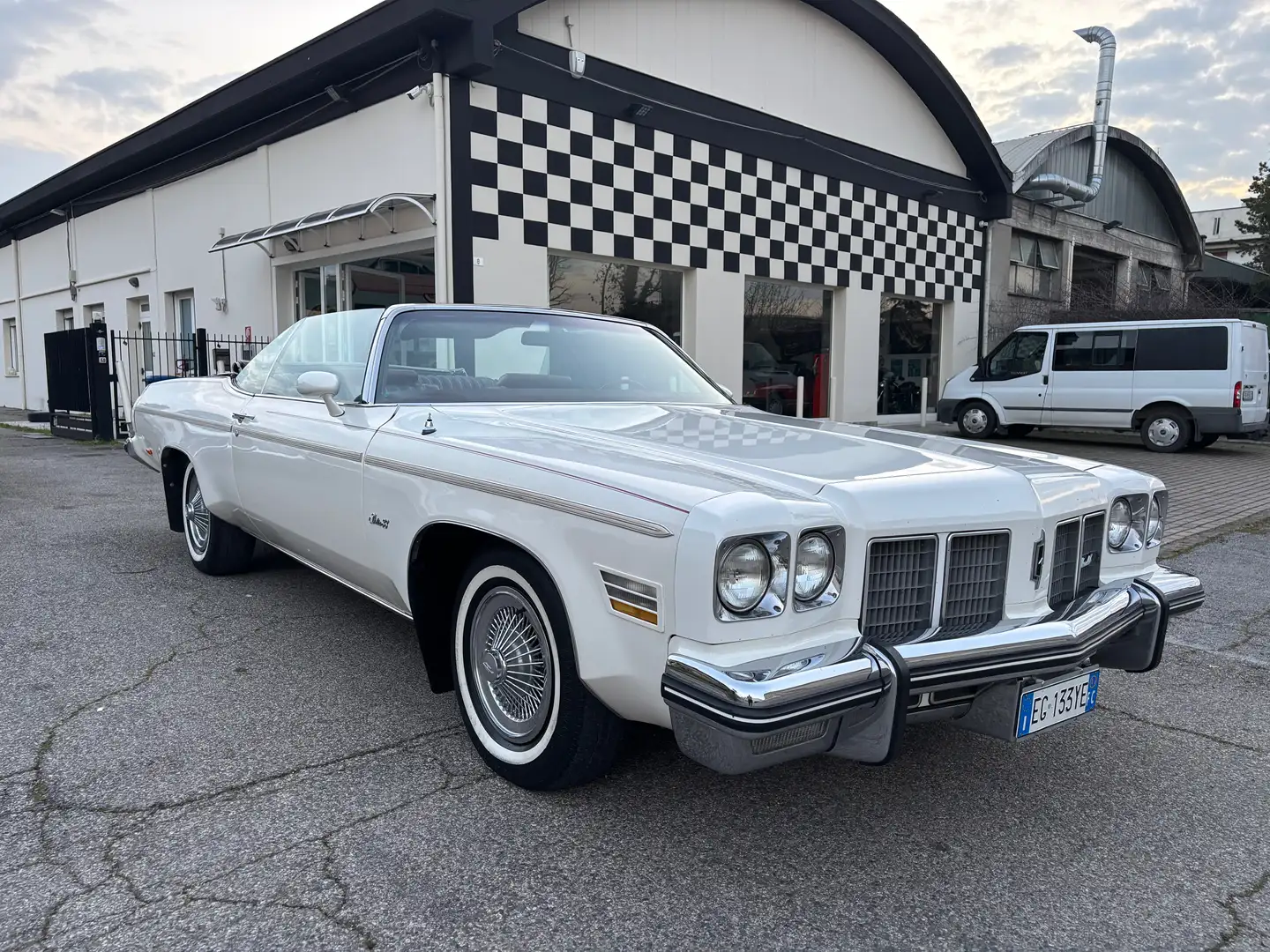 Oldsmobile Delta 88 Royale Weiß - 2