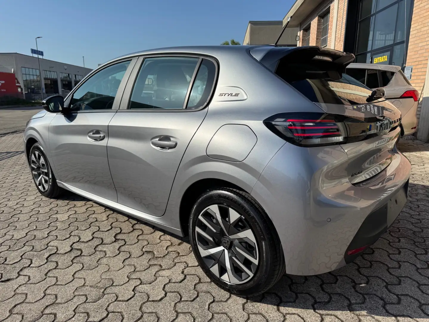 Peugeot 208 Hybrid 110 e-DCS6 Style Grigio - 2