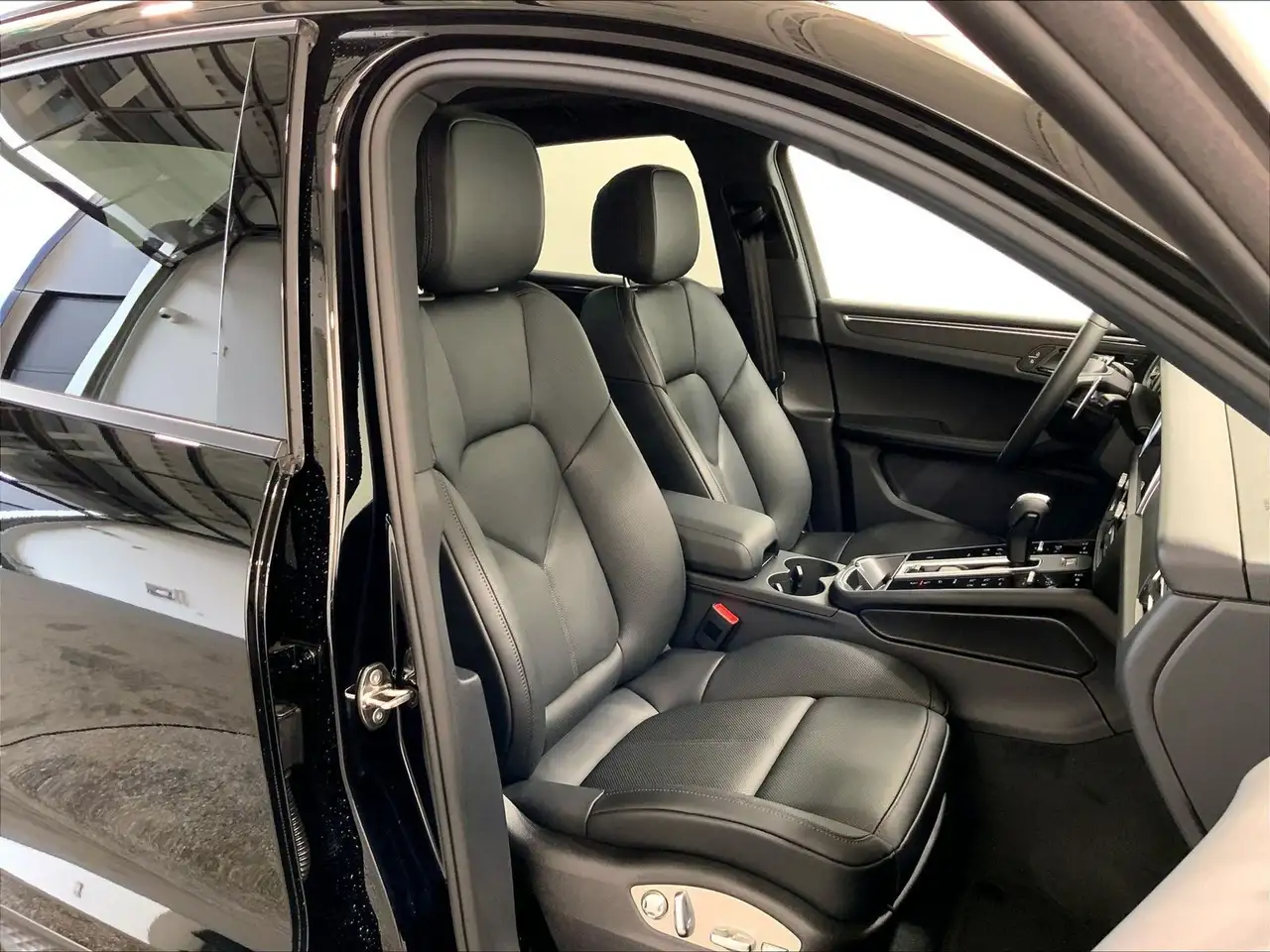 Porsche Macan снимка Porsche Macan