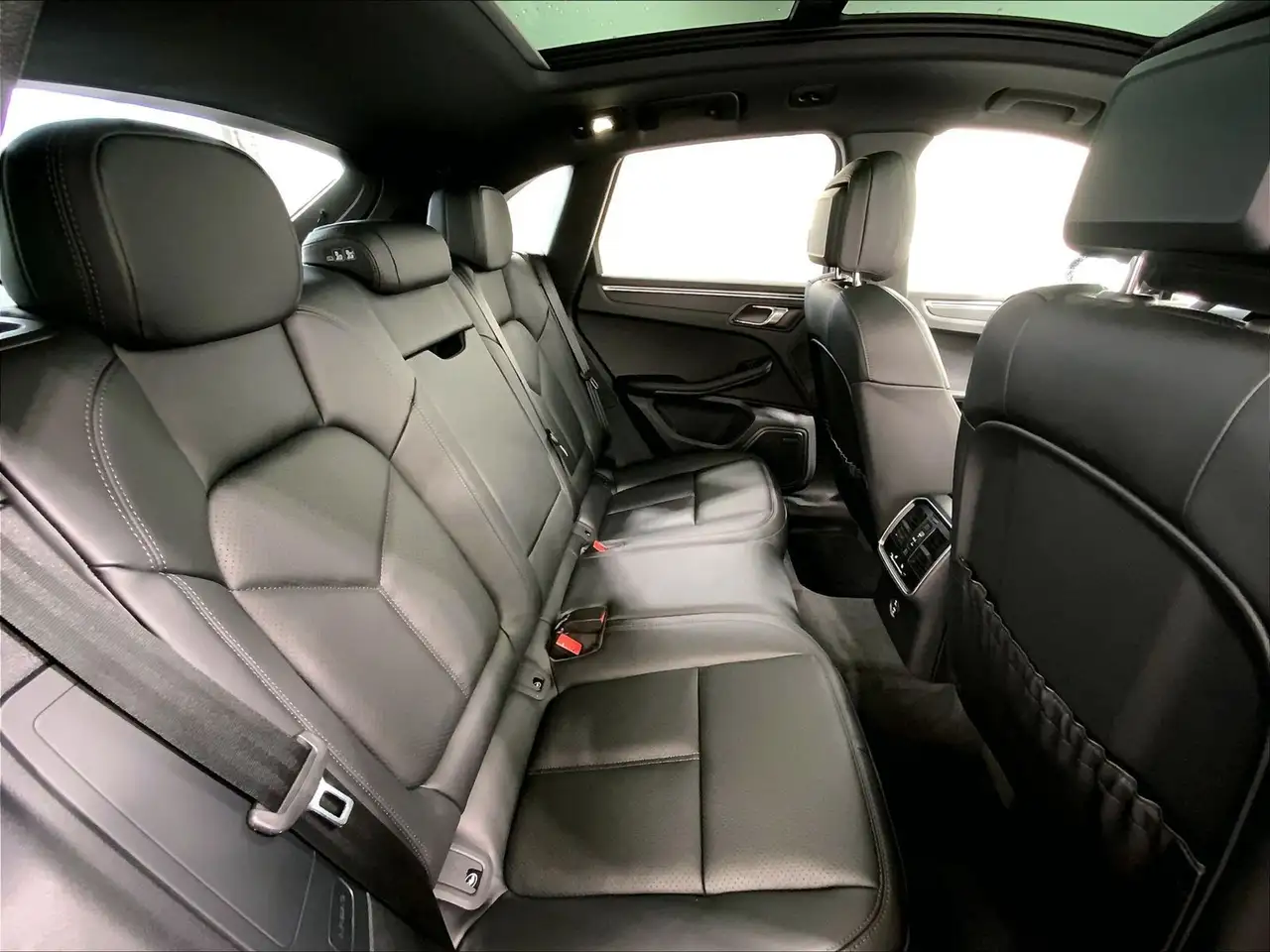 Porsche Macan снимка Porsche Macan