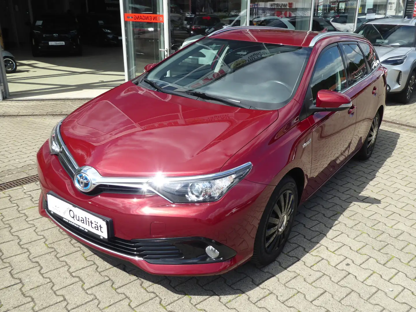 Toyota Auris TS 1.8H Comfort Rosso - 1