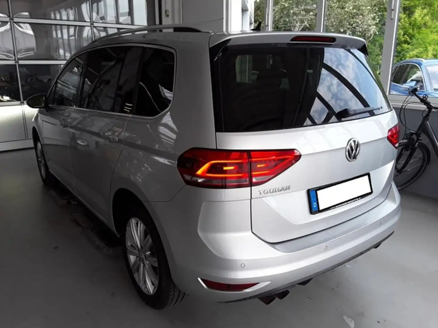 Volkswagen Touran 1.8TSI DSG Highline STNDHZ+NAVI+AHK+KAM+++ Silber - 2