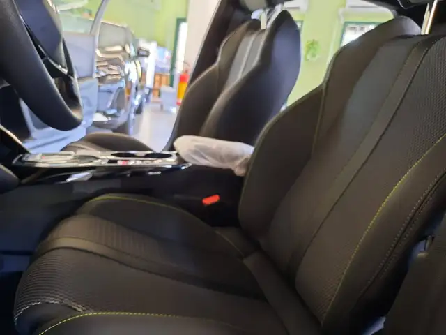 Peugeot 2008 view 11