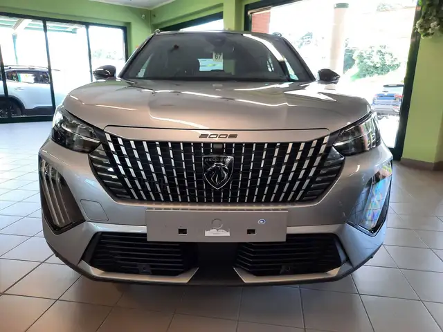 Peugeot 2008 view 3