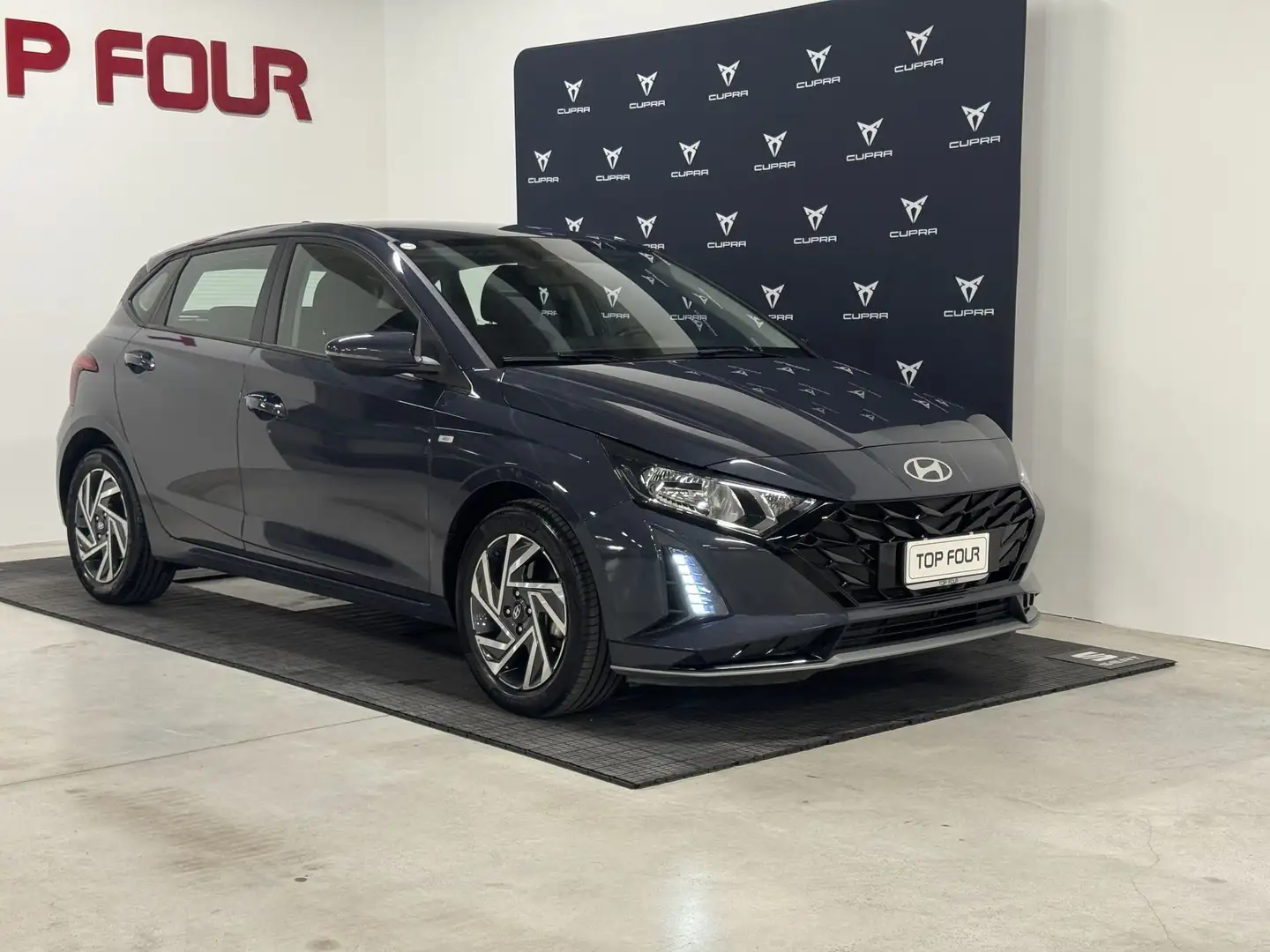 Hyundai i20 1.0 T-GDI 48V MT Connectline Grijs - 1