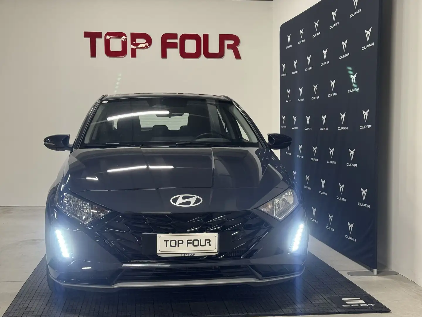 Hyundai i20 1.0 T-GDI 48V MT Connectline Grijs - 2