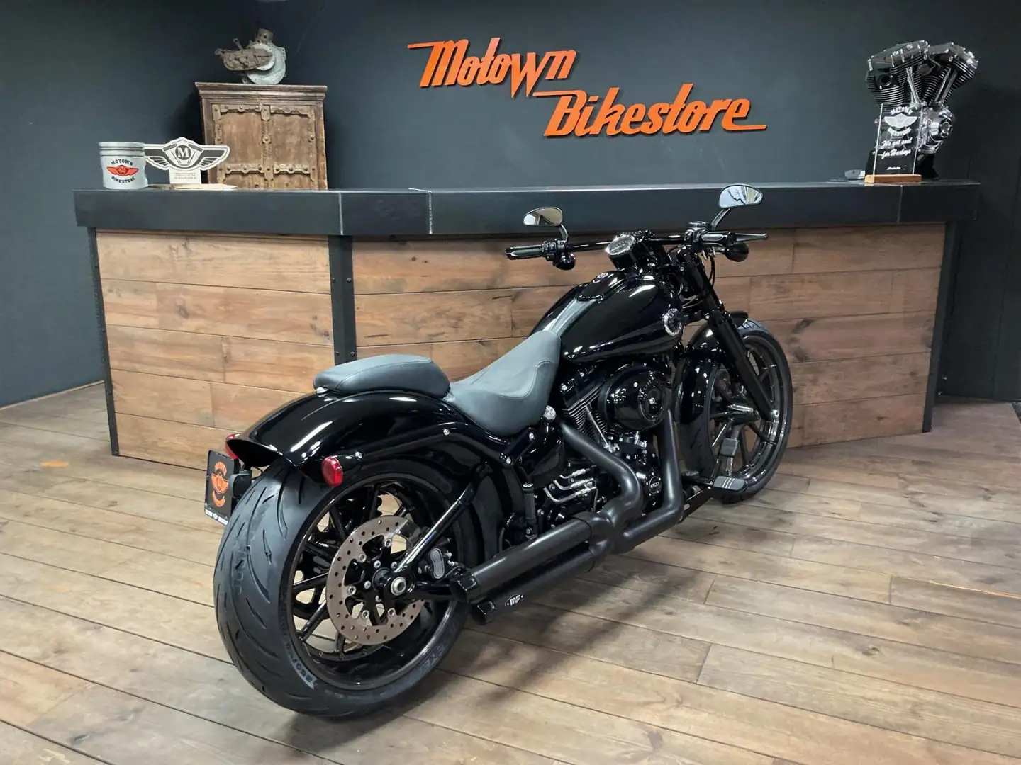 Harley-Davidson Breakout FXSB 103Ci Black & Grey Edition Custom Made Zwart - 2
