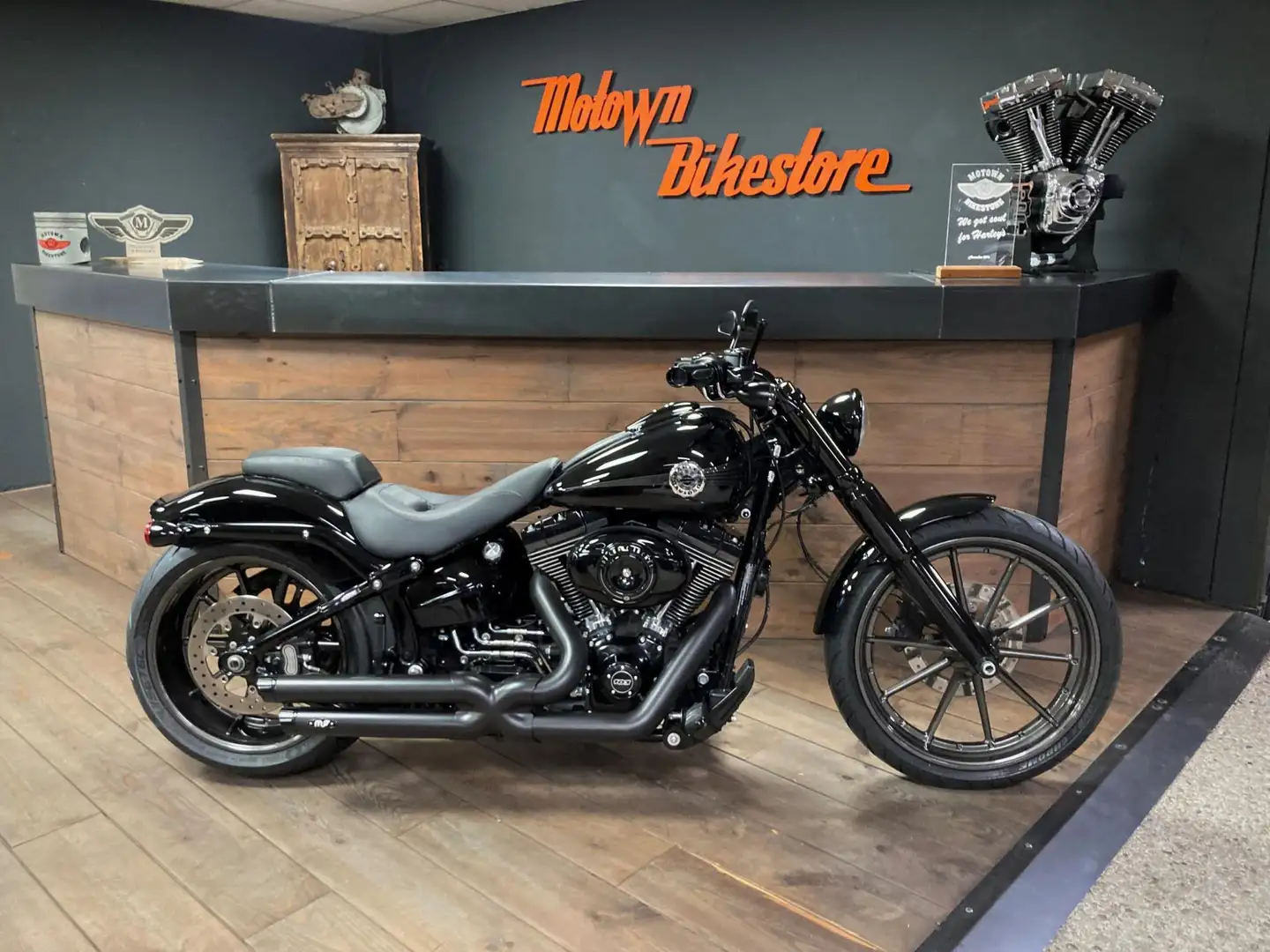 Harley-Davidson Breakout FXSB 103Ci Black & Grey Edition Custom Made Zwart - 1