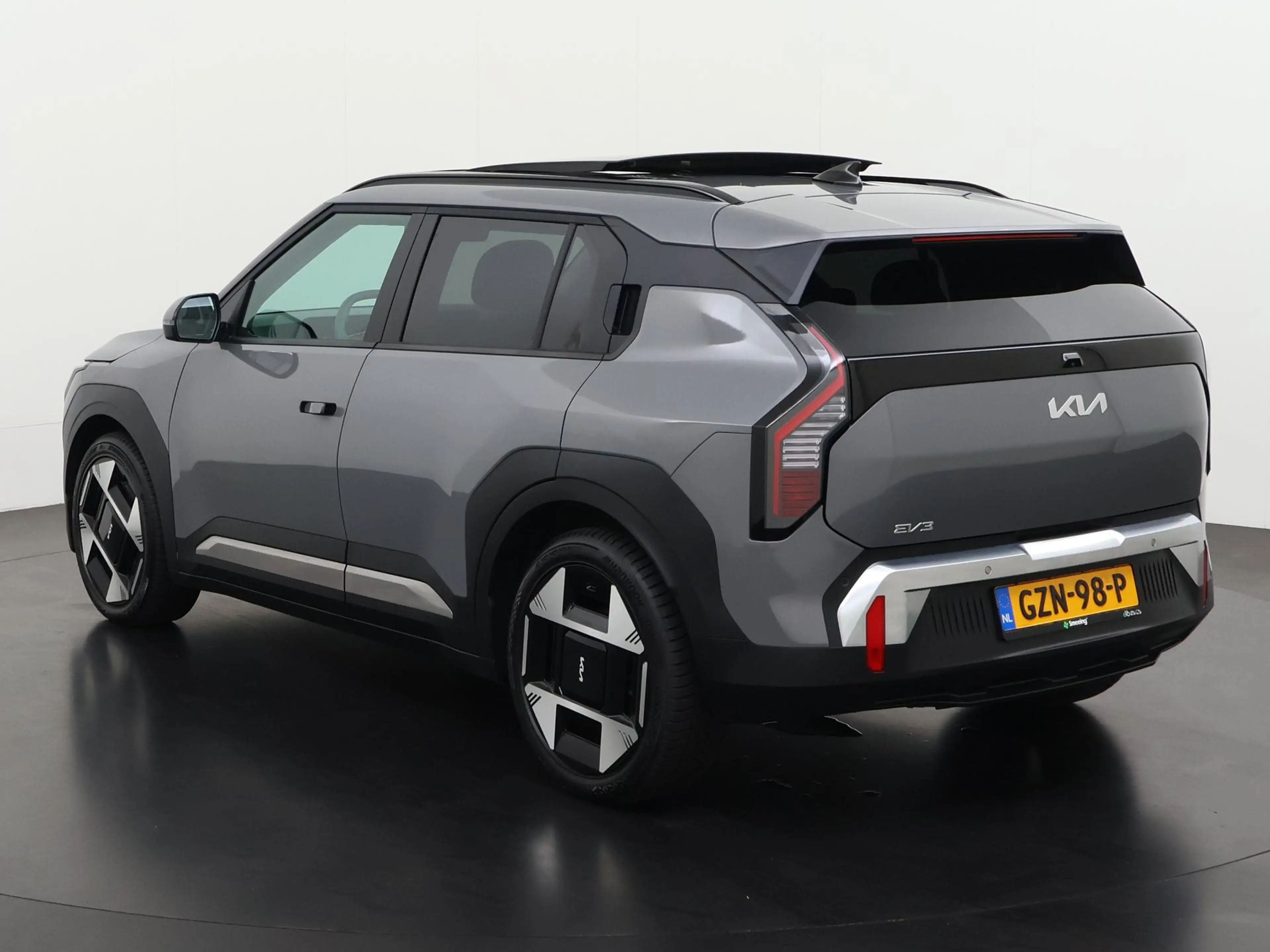 Kia EV3 Plus Advanced 58.3 kWh | SOH 100% | Schuifdak | Zo — photo 7