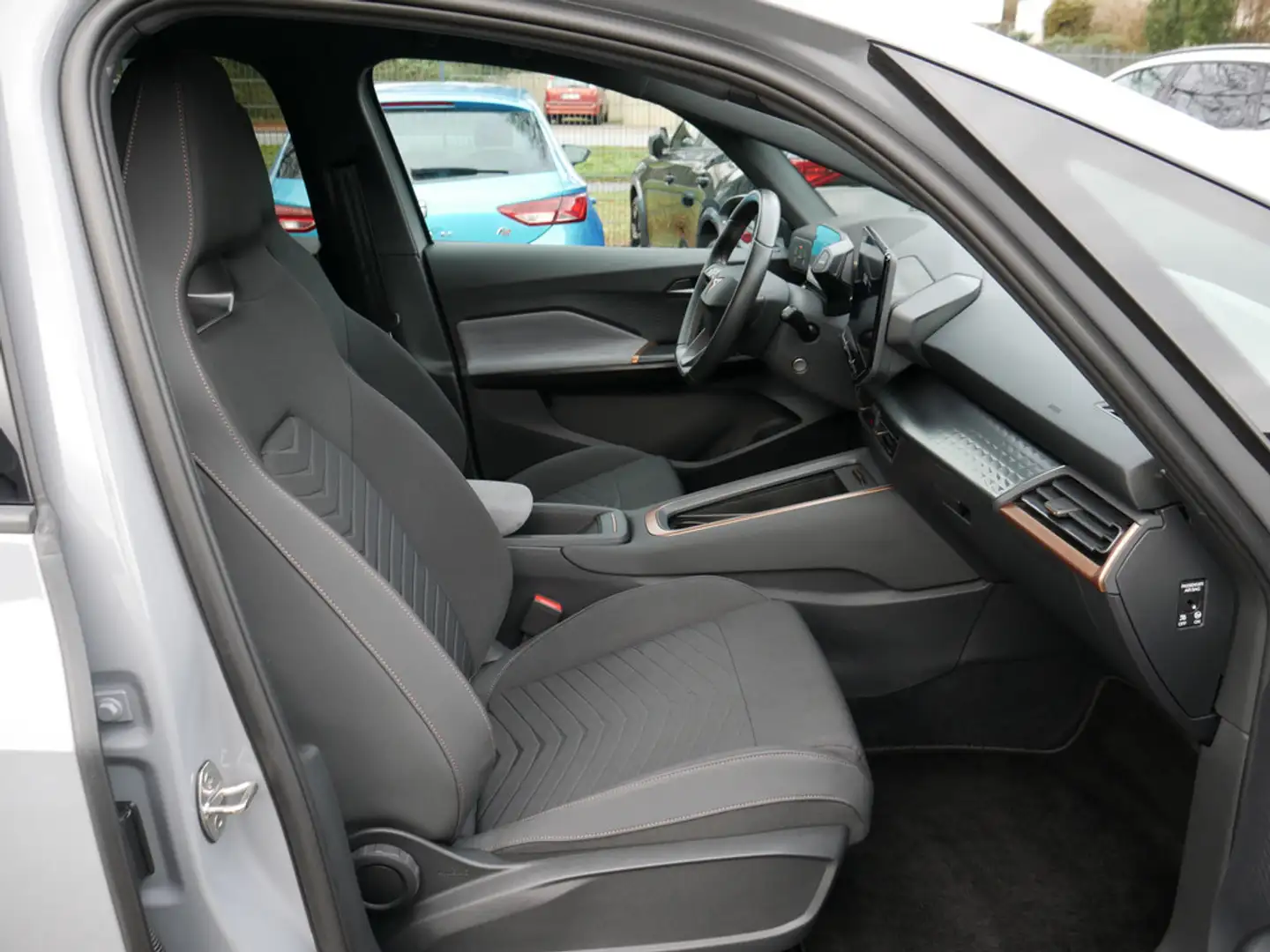 CUPRA Born KEYLESS PDC SHZ KAMERA NAVI ACC LED PANO Grau - 2