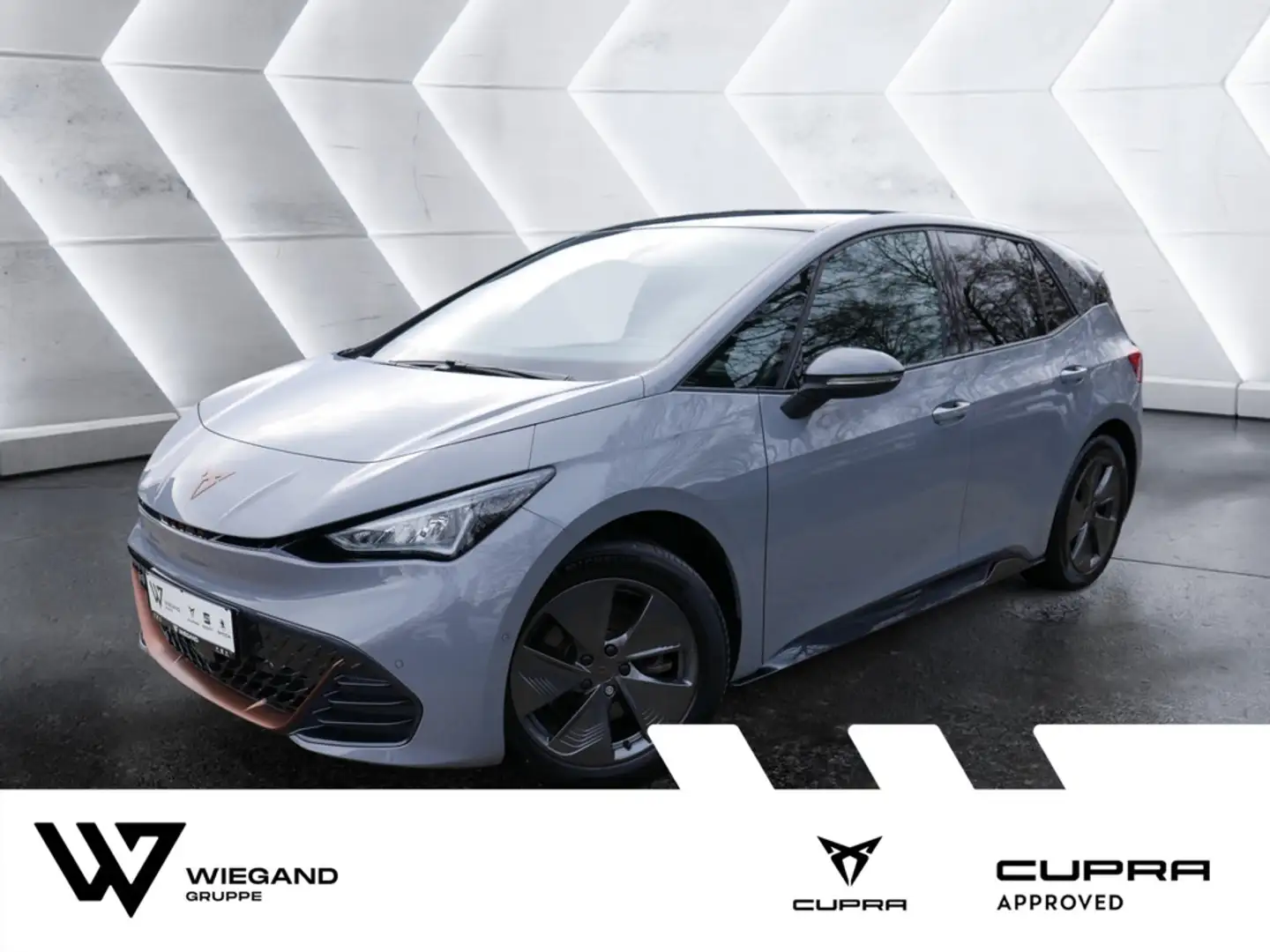 CUPRA Born KEYLESS PDC SHZ KAMERA NAVI ACC LED PANO Grau - 1