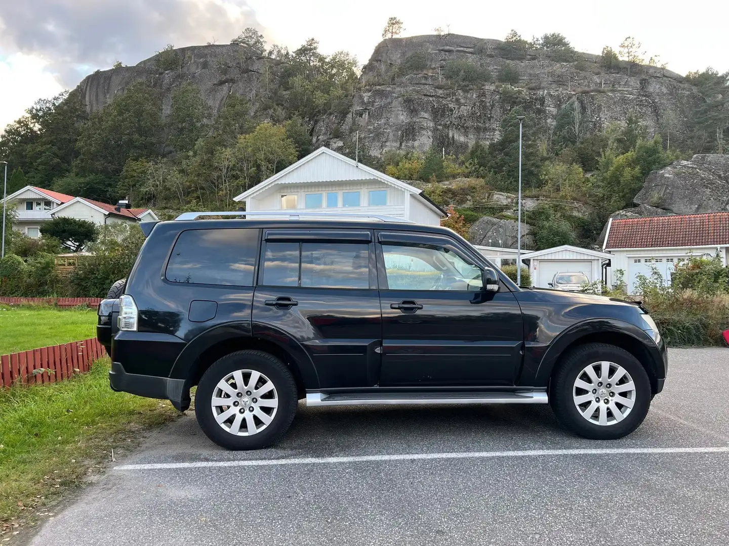 Mitsubishi Pajero Zwart - 1