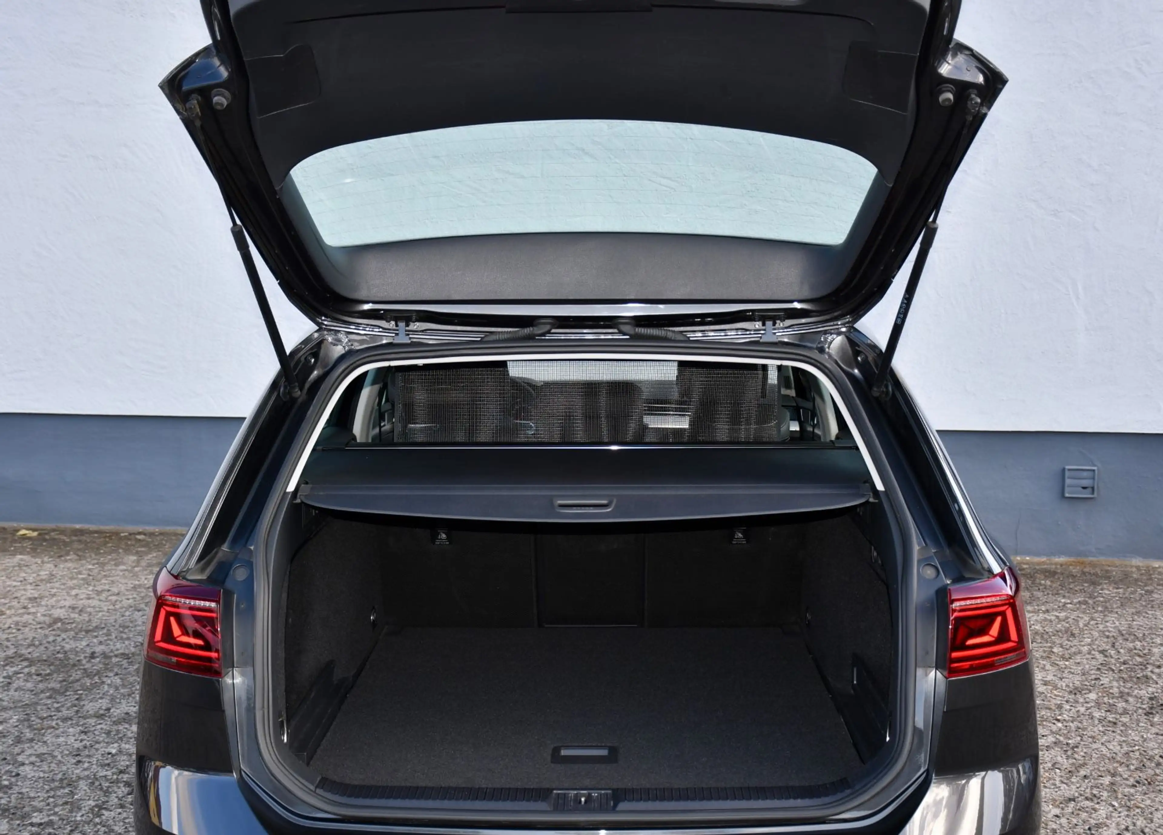 Volkswagen Passat Variant Passat Elegance AHK ACC LED Kamera Massage — photo 11