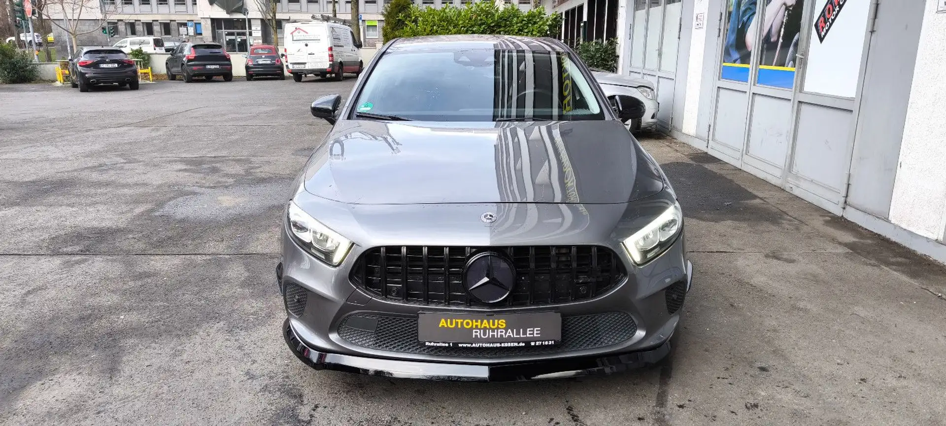 Mercedes-Benz A 180 Edition 19, Navi, Aut., AMG Style Gris - 2