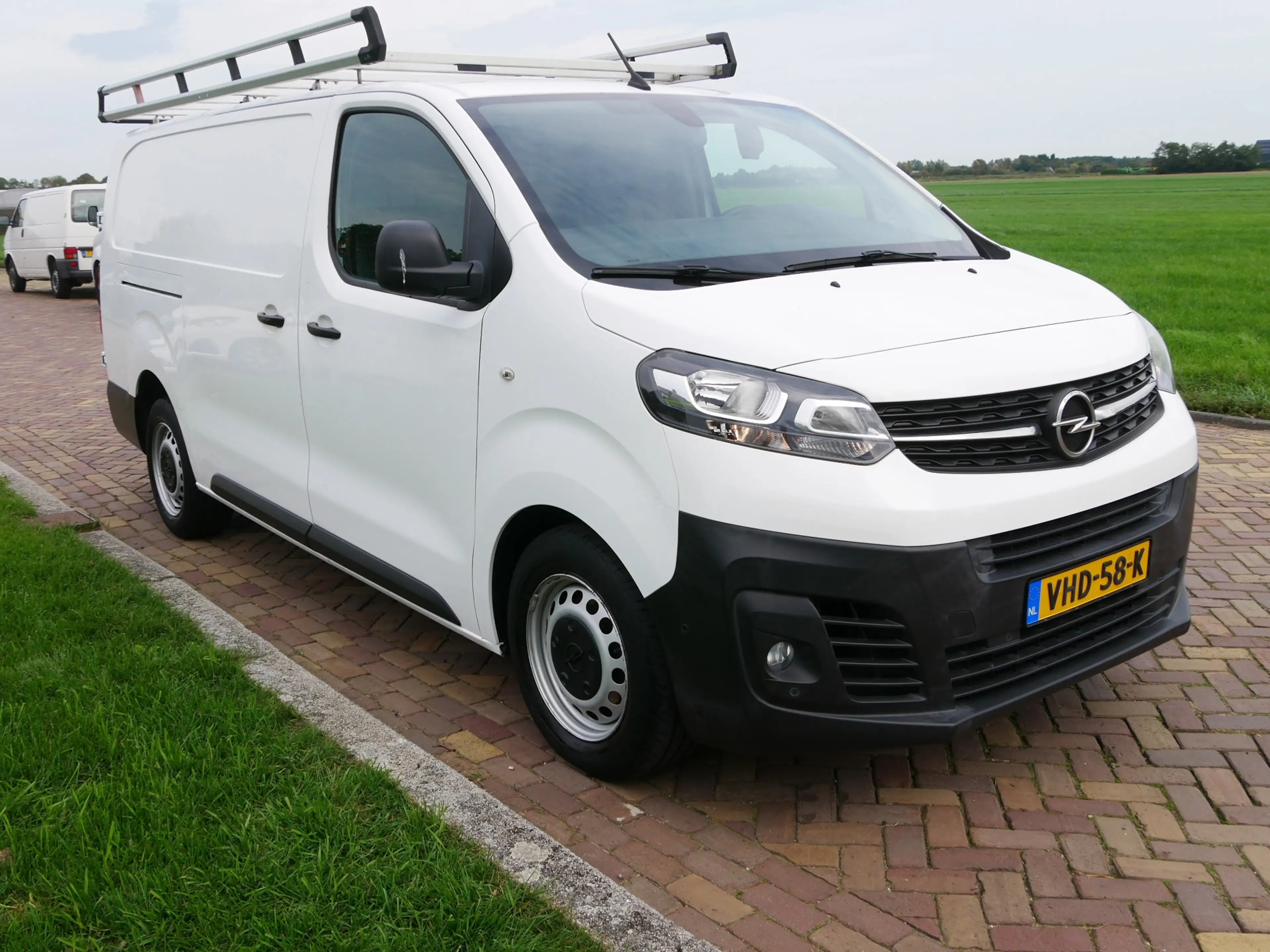 Opel Vivaro 2.0 CDTI L2H1 110kW | AC | NAVI | CAMERA | € 9499