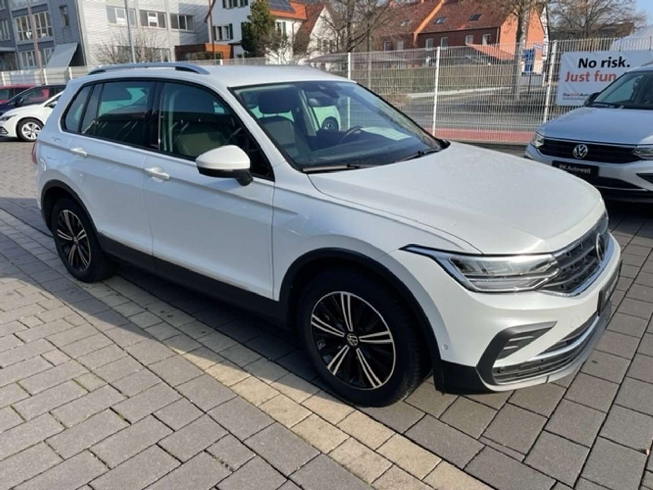 Volkswagen Tiguan — Volkswagen Tiguan Active 2.0 TDI BMT AHK-klappbar Navi LED ACC Apple