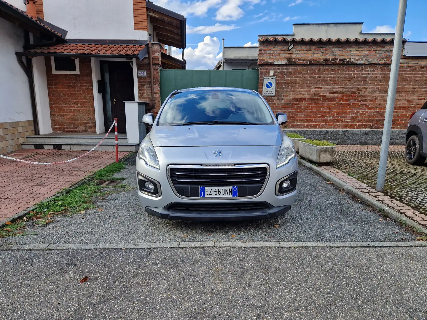 Peugeot 3008 1.6 115CV Diesel Euro5b, AUTOMATICA, Bluetooth Argento - 2