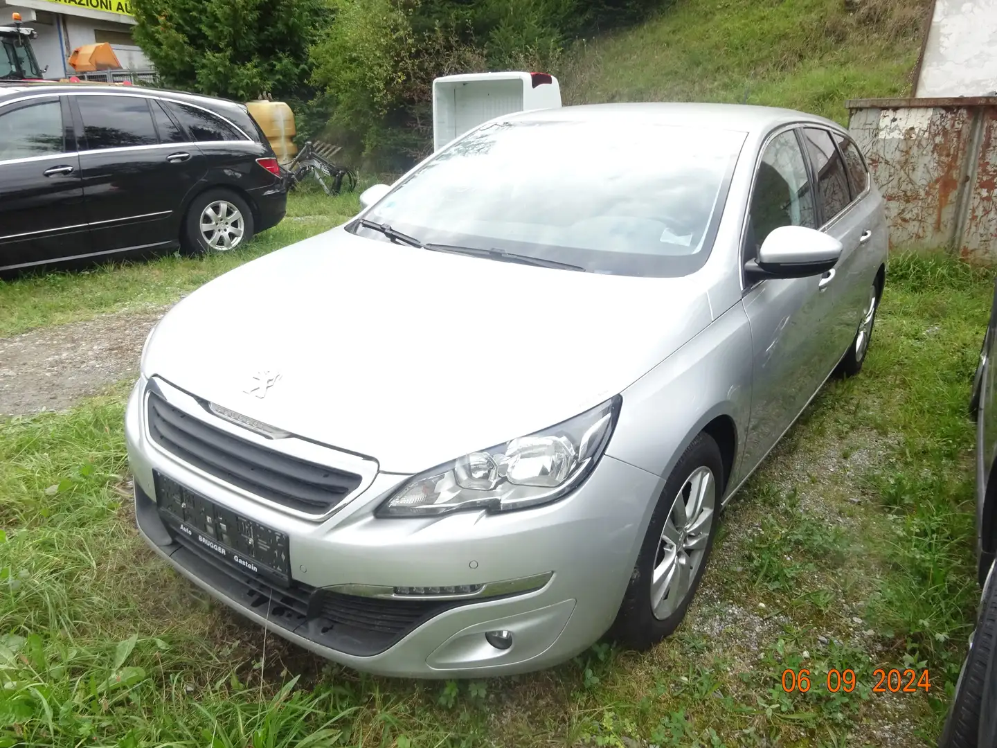 Peugeot 308 SW 1,6 BHDI Active S Silber - 1