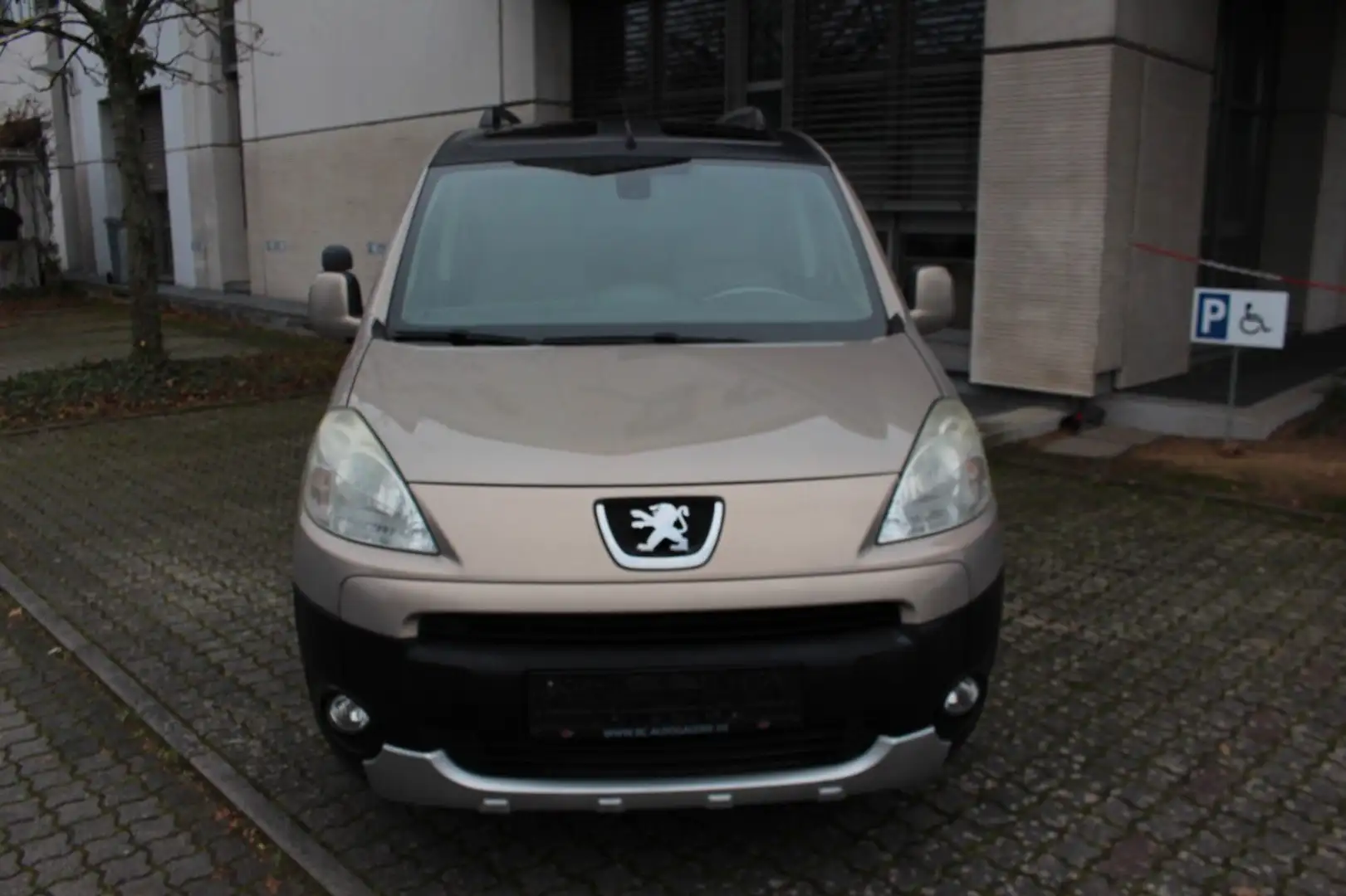 Peugeot Partner Tepee Family Beige - 2