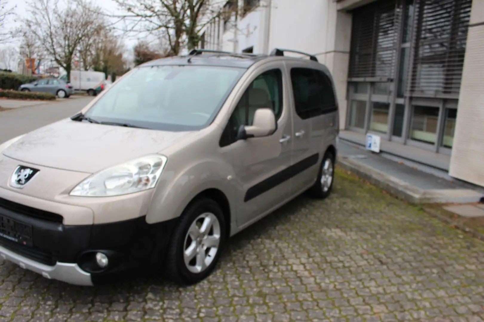 Peugeot Partner Tepee Family Beige - 1