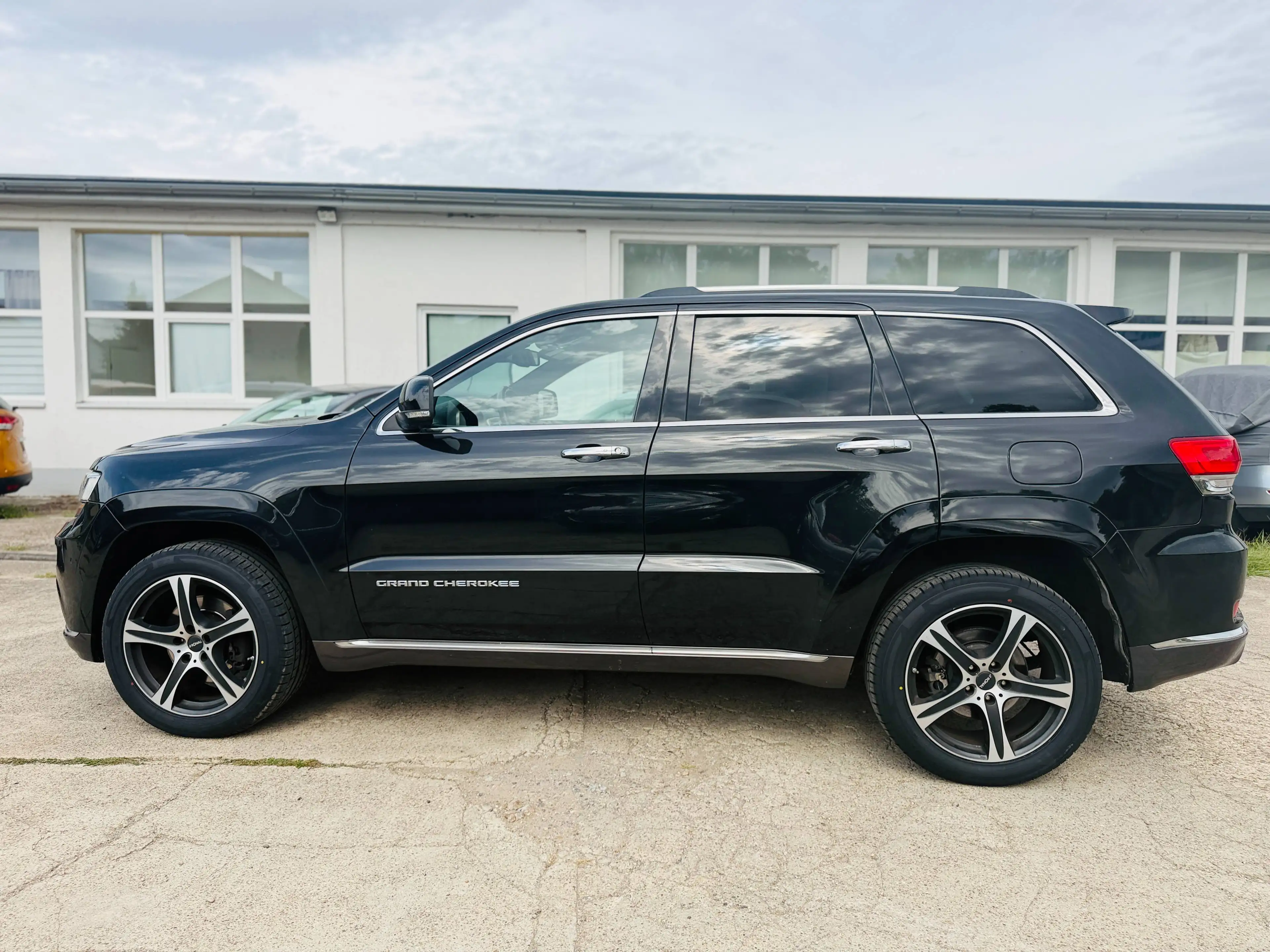 Jeep Grand Cherokee 3.0 CRD Summit 4WD AHK VOLL GARANTIE — photo 11