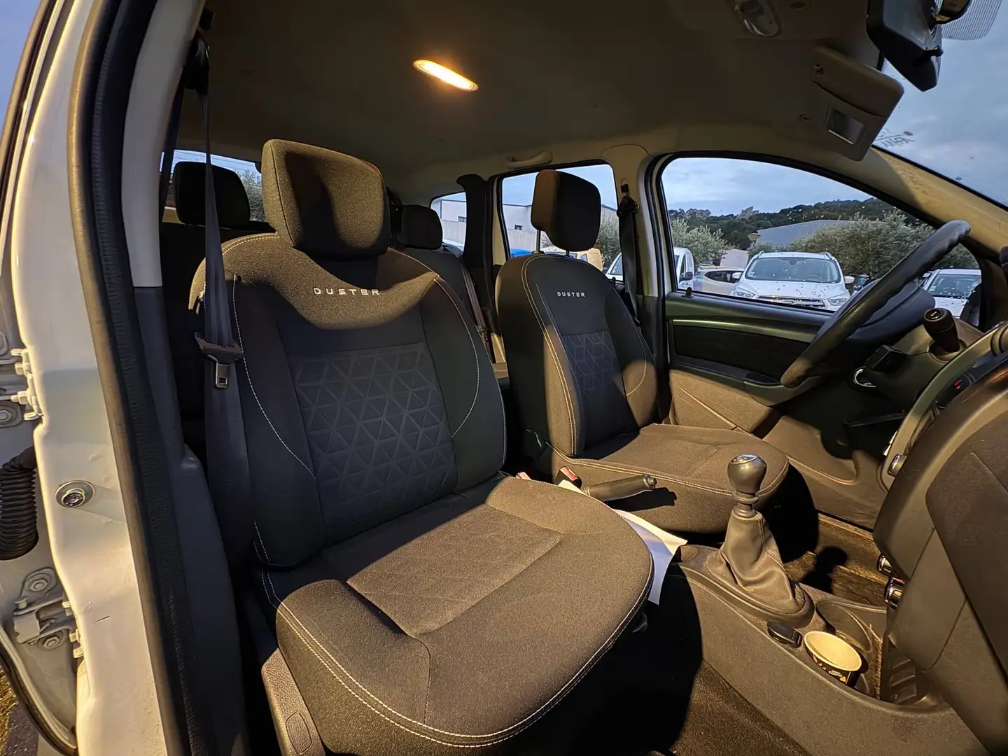 Dacia Duster 1.5 dCi 90 Lauréate 4X2 Blanc - 2