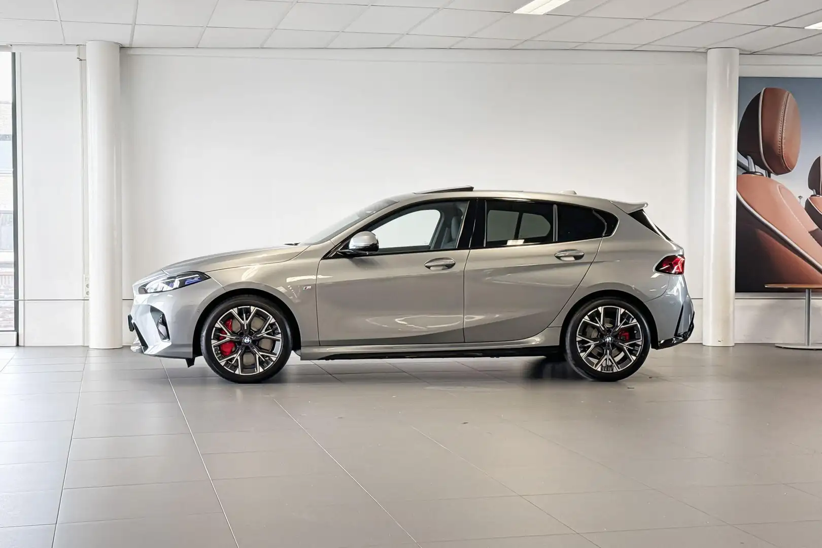 BMW 120 1 Serie | M Sport Pro | Glazen Panoramadak | Stoel Grijs - 2