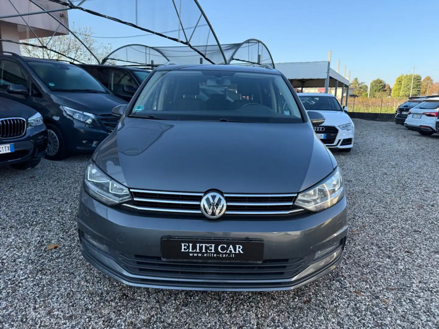 Volkswagen Touran 2.0 TDI 150 CV SCR DSG Highline BlueMotio Gris - 2