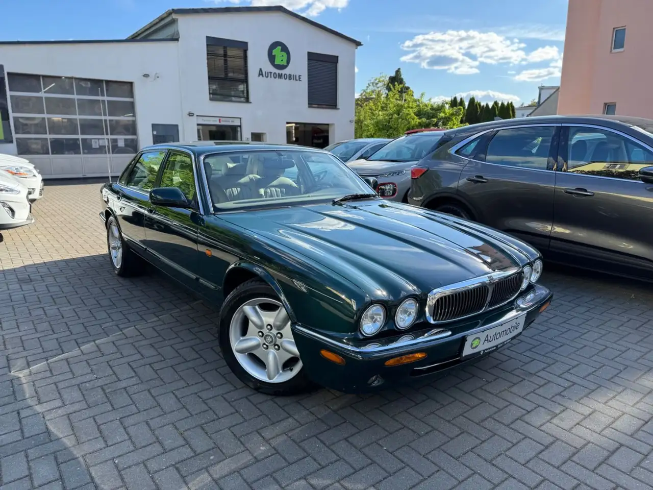 Jaguar XJ