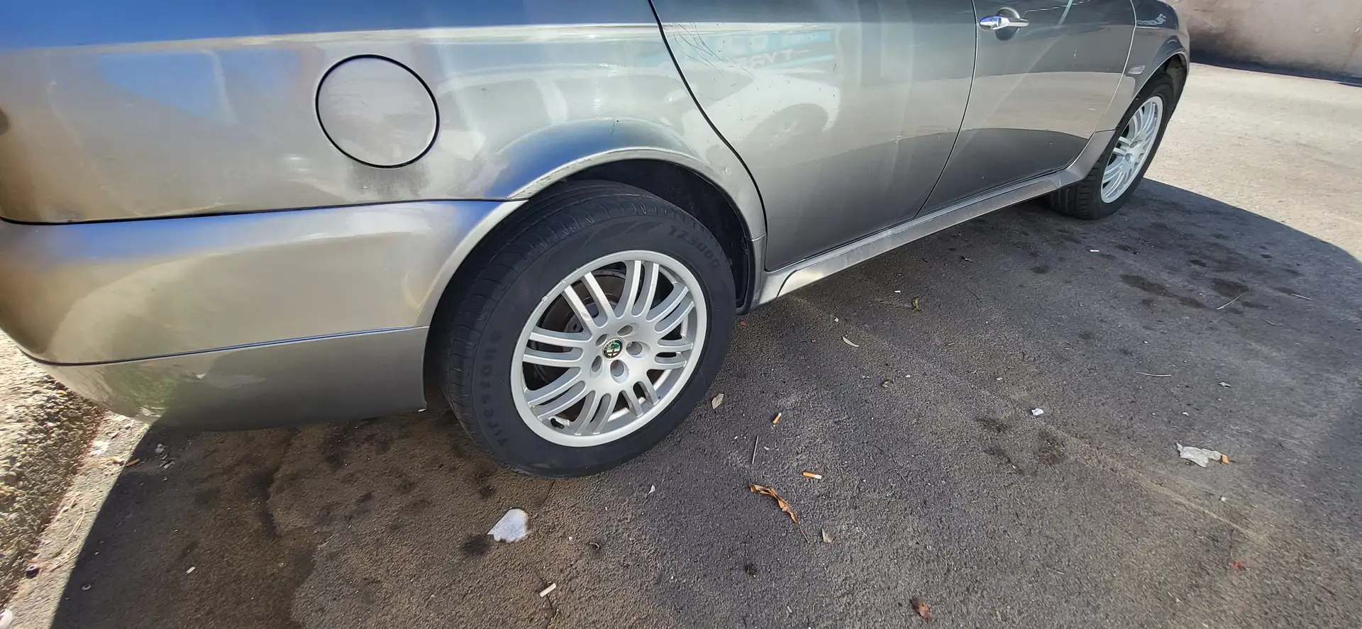 Alfa Romeo Crosswagon Crosswagon Q4 1.9 jtd 16v Distinctive Q4 Stříbrná - 1