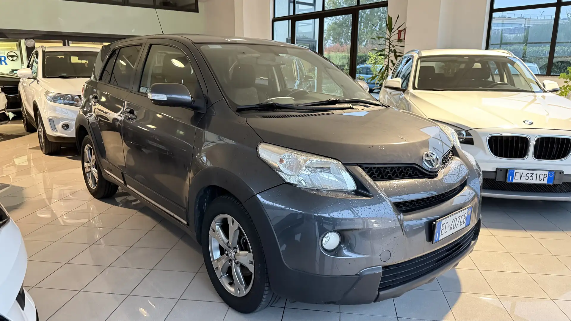 Toyota Urban Cruiser Urban Cruiser 1.4 d-4d Luxury Awd Grigio - 2