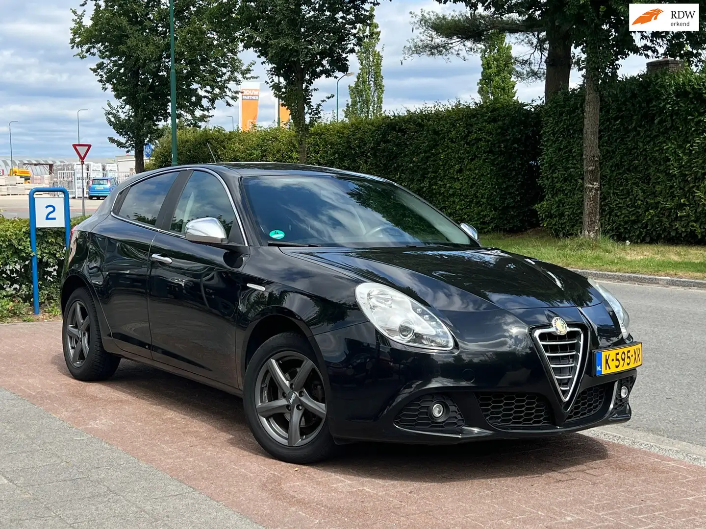 Alfa Romeo Giulietta 1.4 T Progression *APK 07-2026| 120PK! || Noir - 1