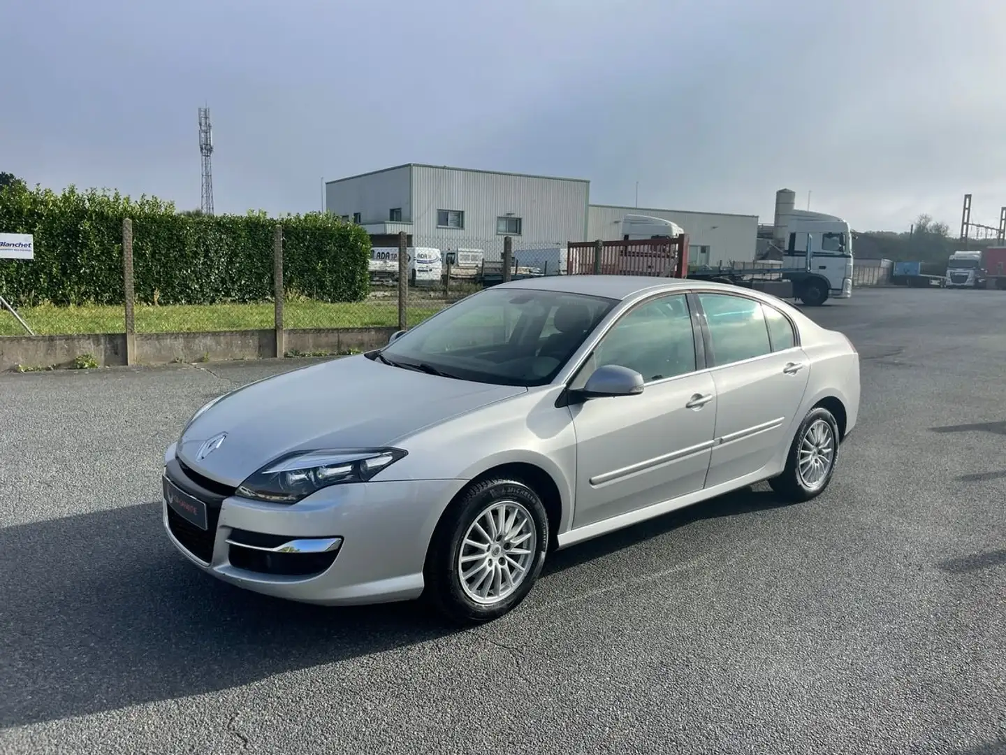 Renault Laguna 1.5 dci 110 cv garantie 24 mois Gris - 1