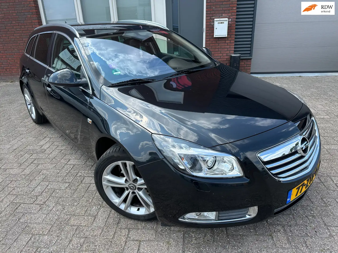 Opel Insignia Sports Tourer 1.4 Turbo EcoFLEX Cosmo / Navi / Xen Schwarz - 1