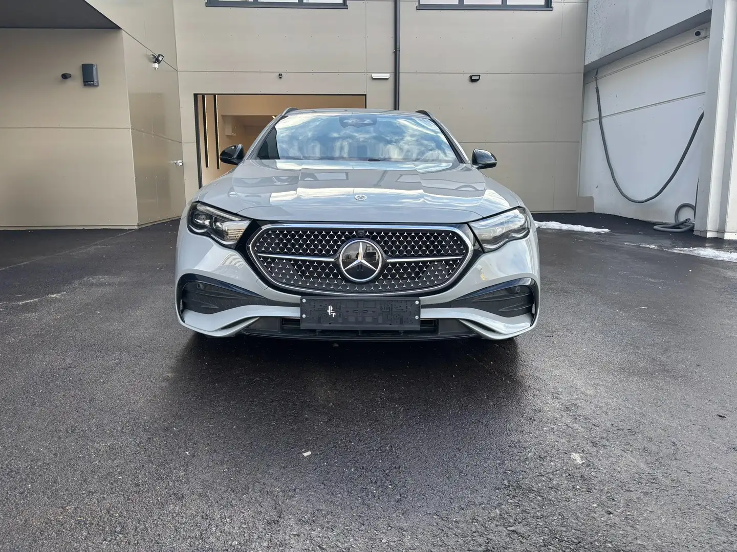 Mercedes-Benz E 220 E 220 d 4Matic AMG Line Advanced Plus (214.205) Grau - 2