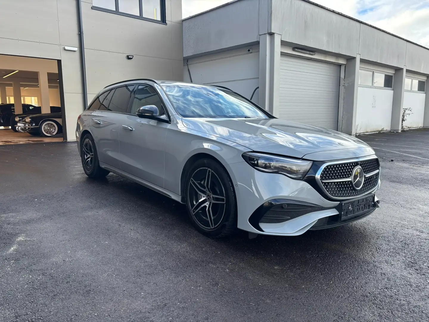 Mercedes-Benz E 220 E 220 d 4Matic AMG Line Advanced Plus (214.205) Grau - 1