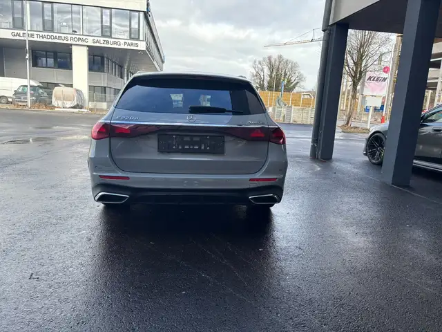 Mercedes-Benz E 220 E 220 d 4Matic AMG Line Advanced Plus (214.205) Ansicht 4
