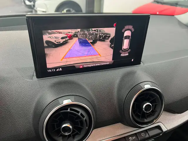 Audi Q2 view 13