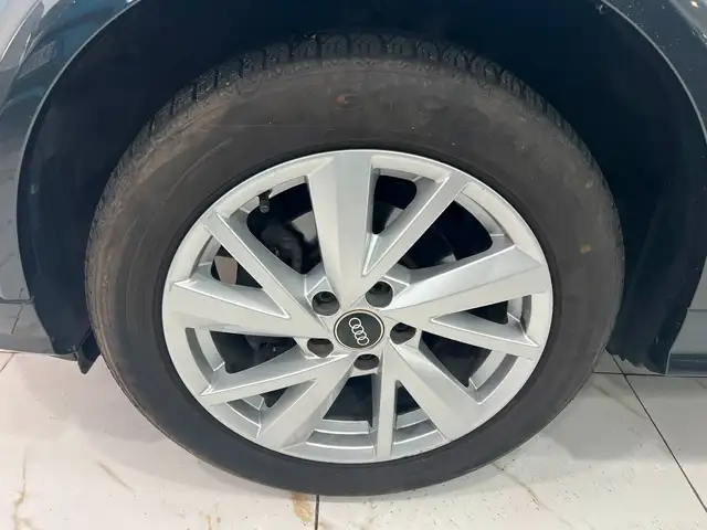 Audi Q2 view 9