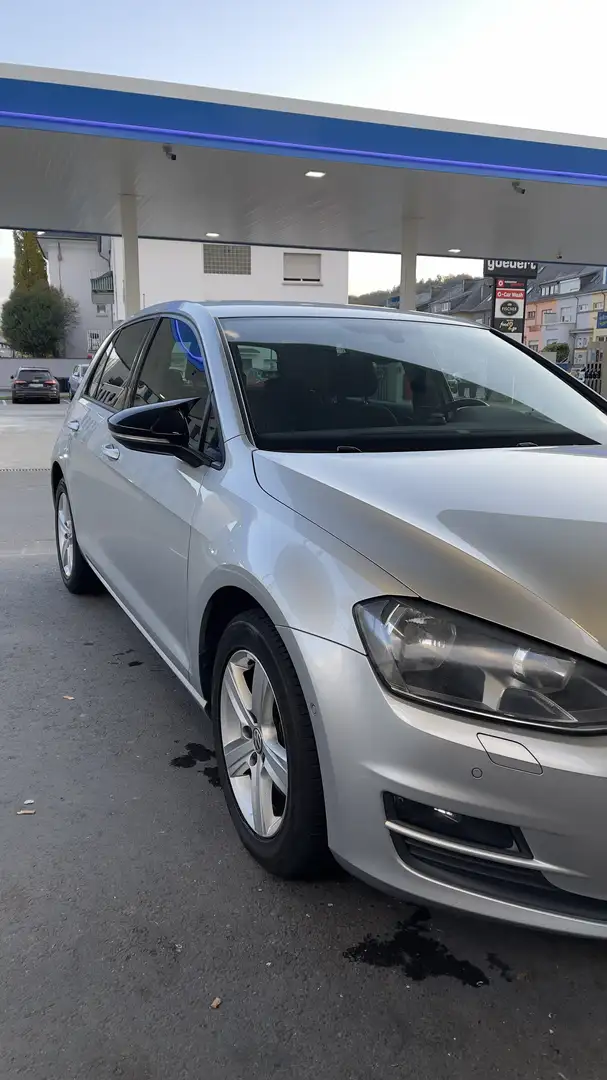 Volkswagen Golf - 1